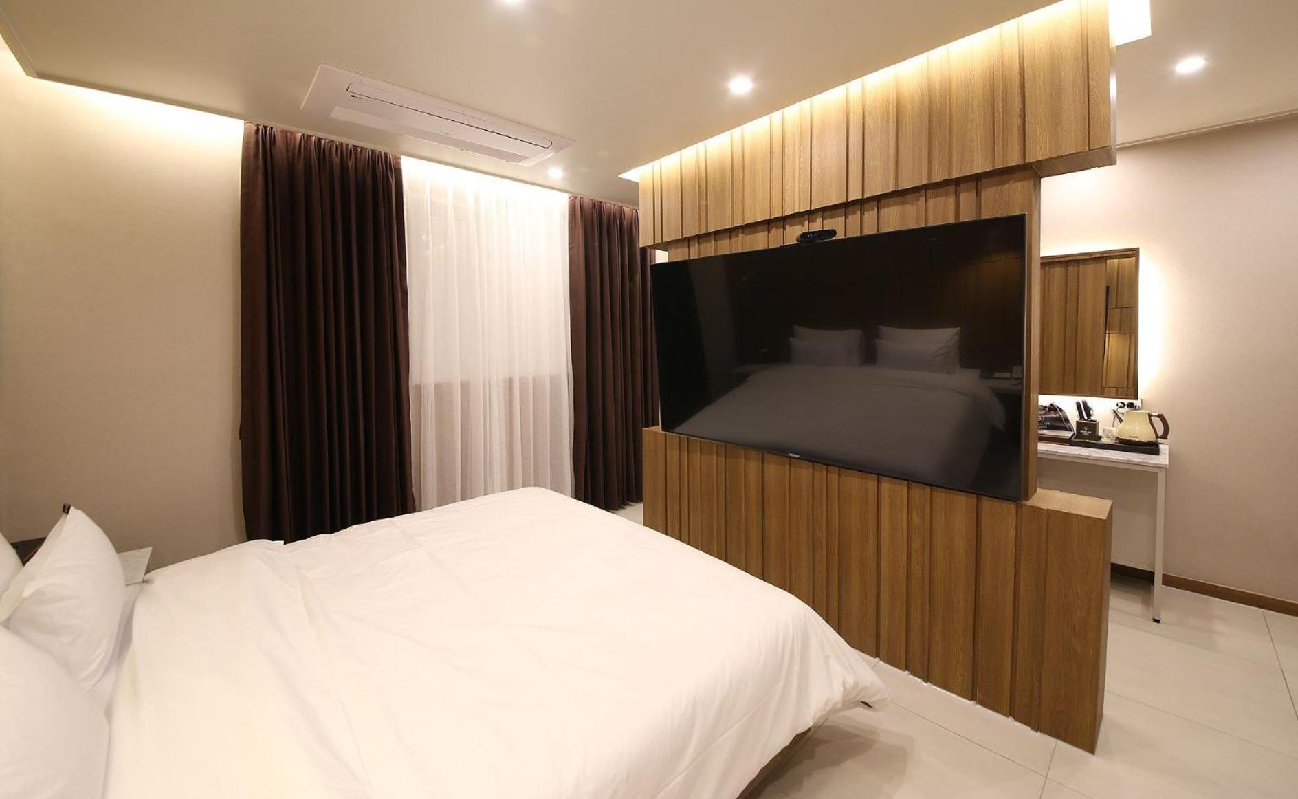 Suite with City View photo 2