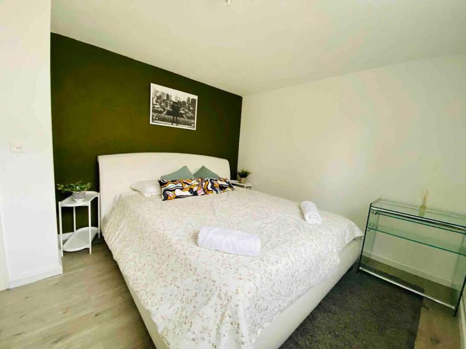 Four-Bedroom House photo 2