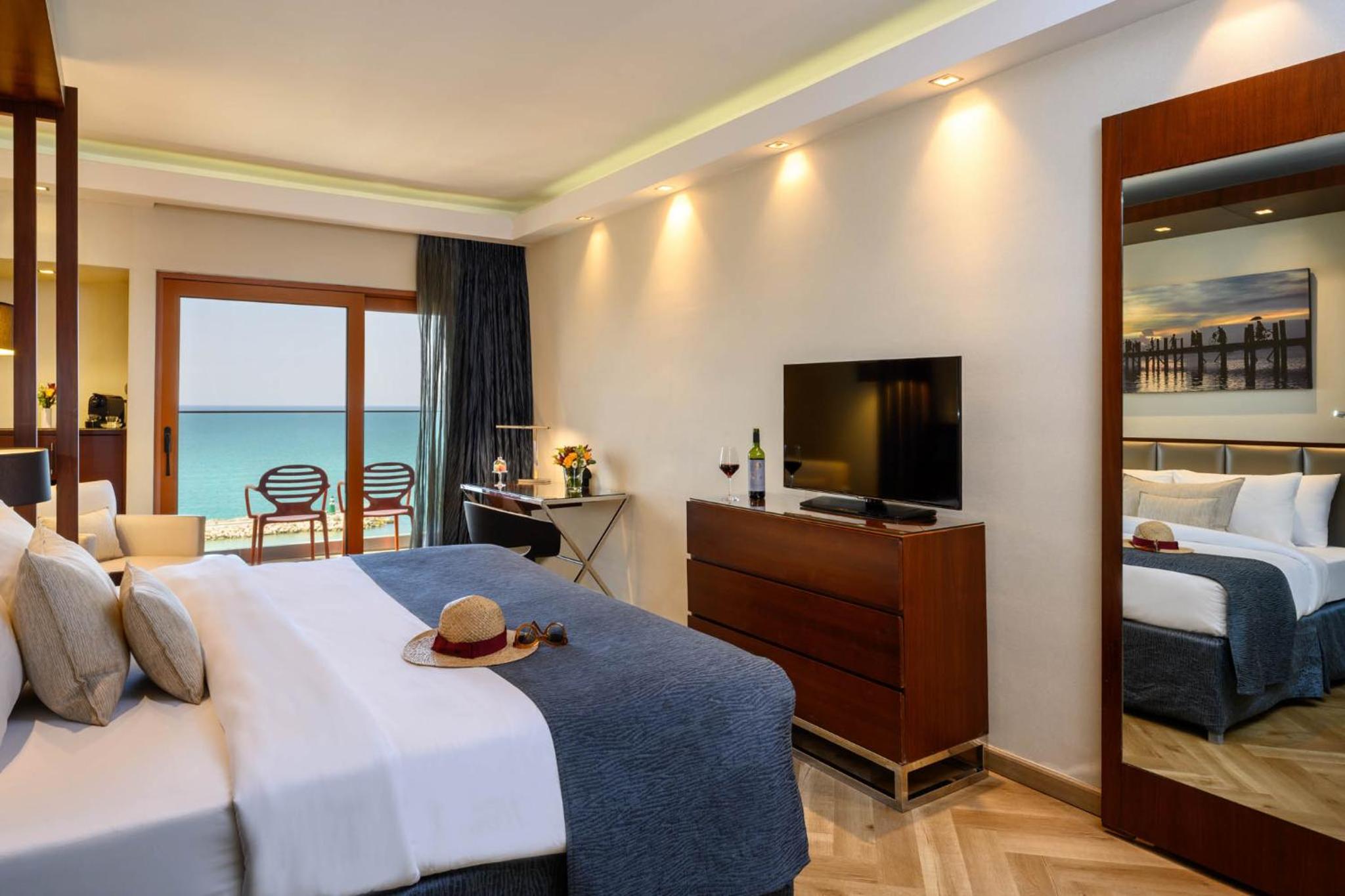 Royal Executive Room with Partial  Sea view - Photo 1