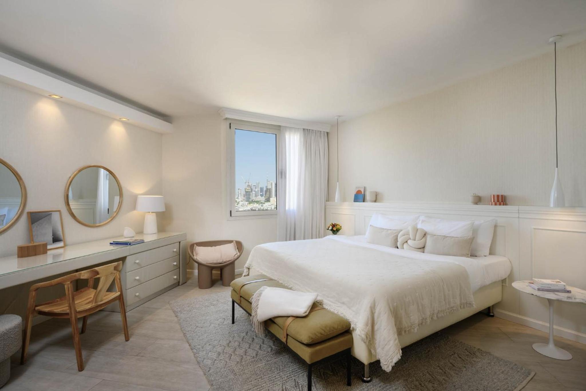 Honeymoon Suite - Photo 5