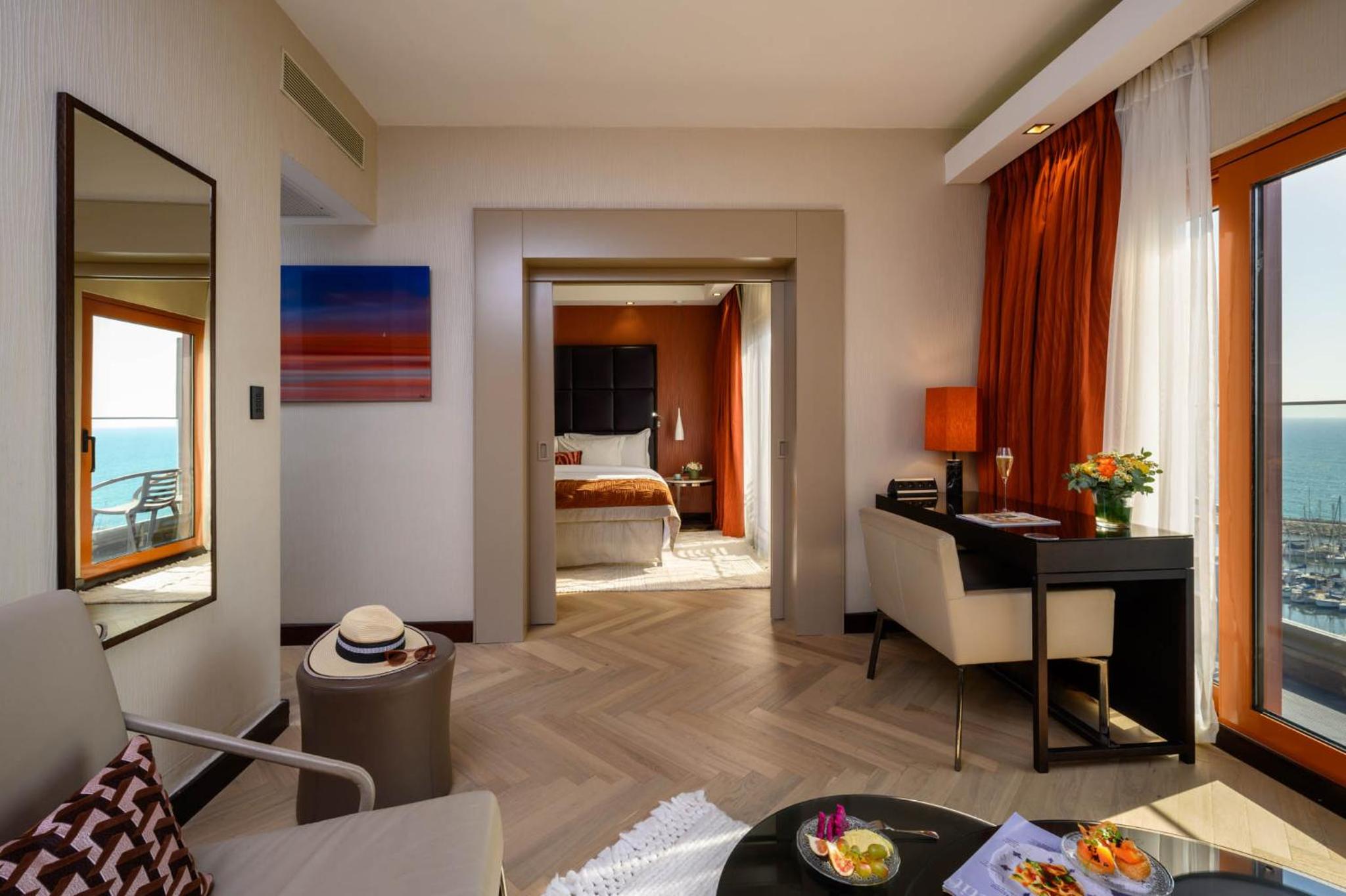 One-Bedroom Suite with Sea View - Photo 1
