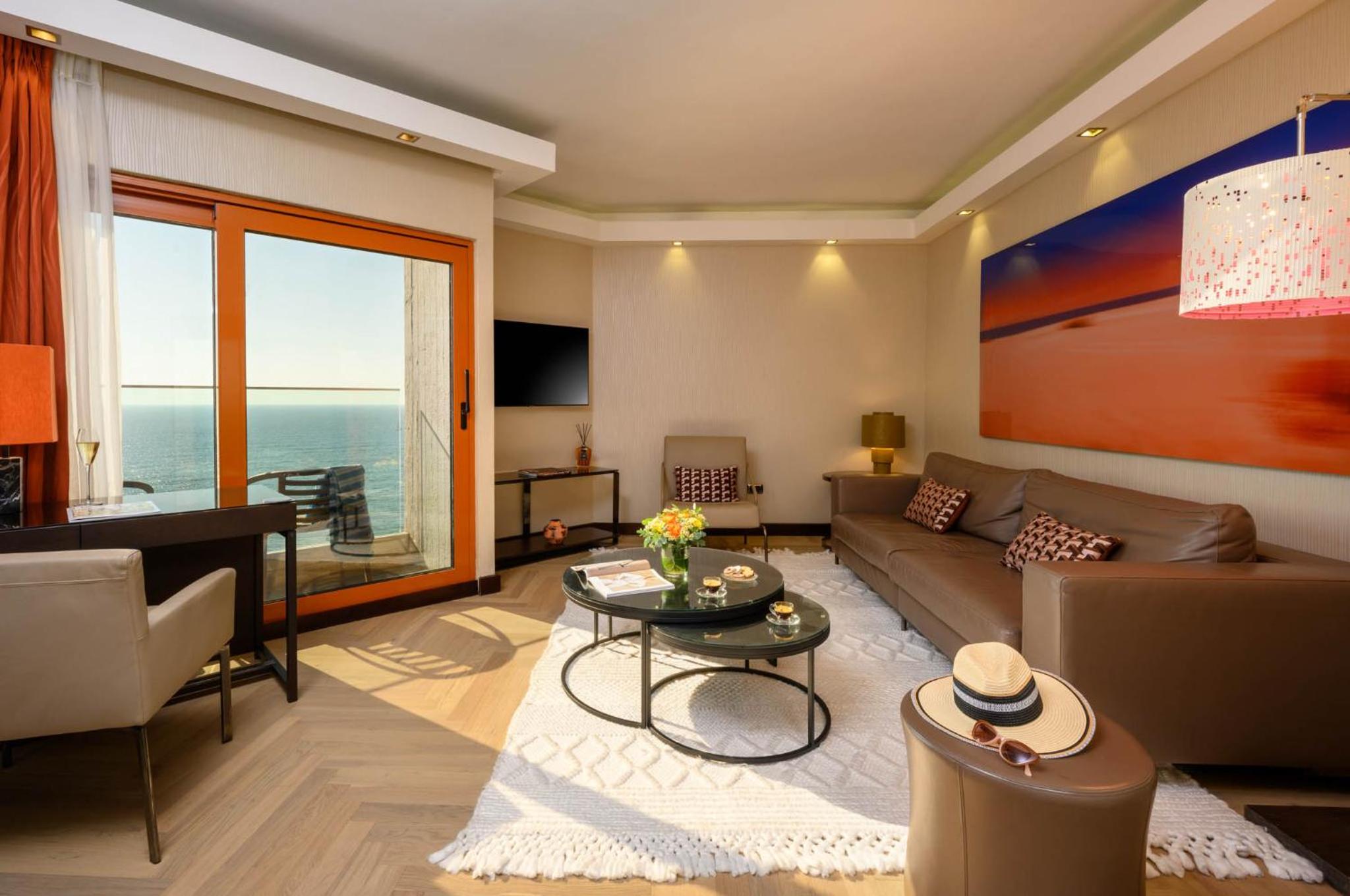 One-Bedroom Suite with Sea View - Photo 2