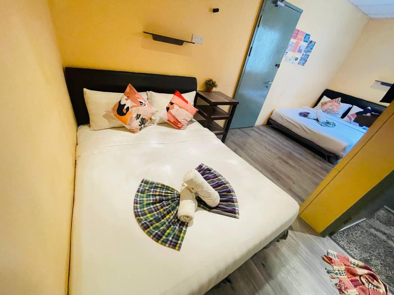 Queen Room with Two Queen Beds photo 2