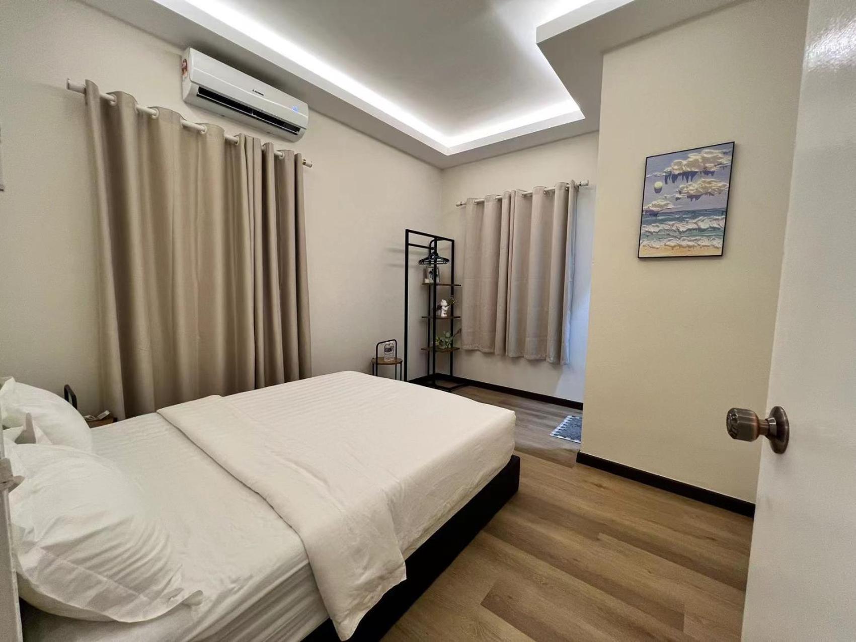 Queen Room with Shared Bathroom