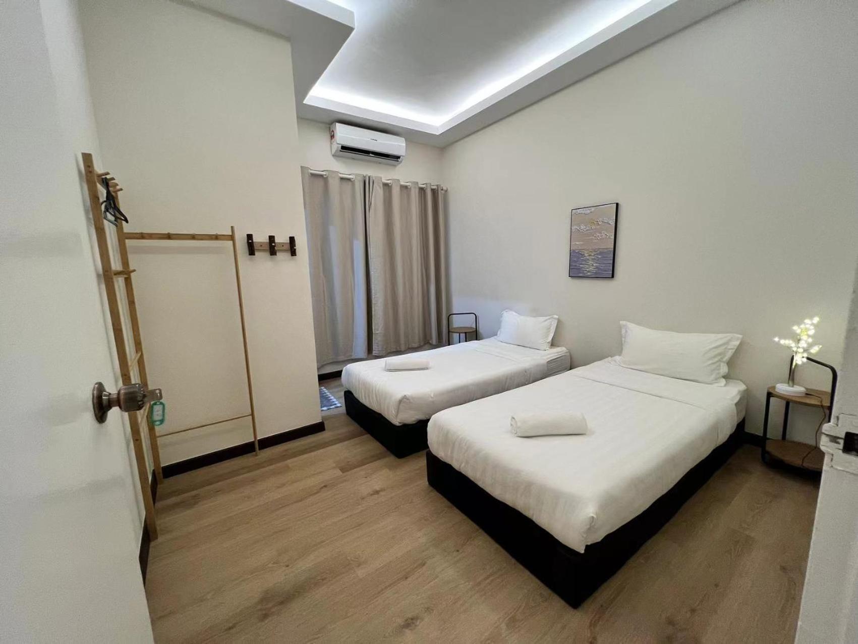 Twin Room with Shared Toilet