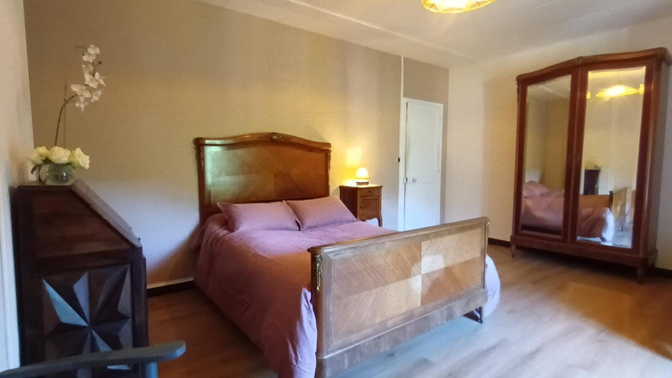 Double Room with Shared Bathroom photo 3