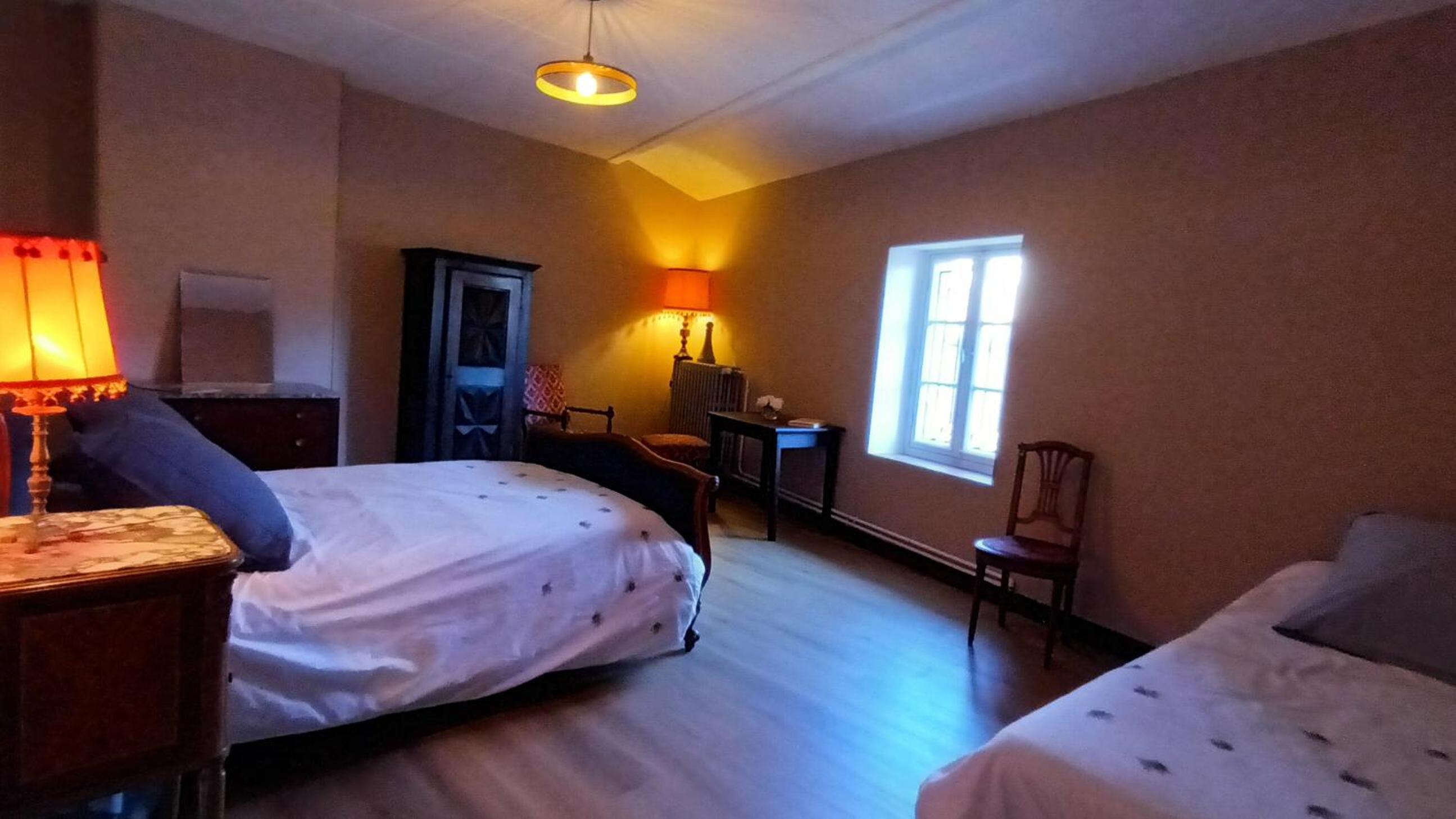 Basic Triple Room with Shared Bathroom photo 1