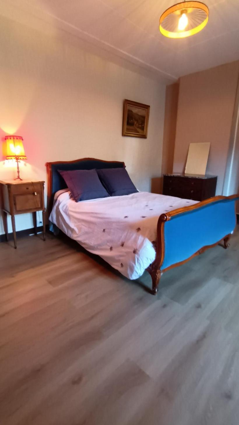 Basic Triple Room with Shared Bathroom photo 3