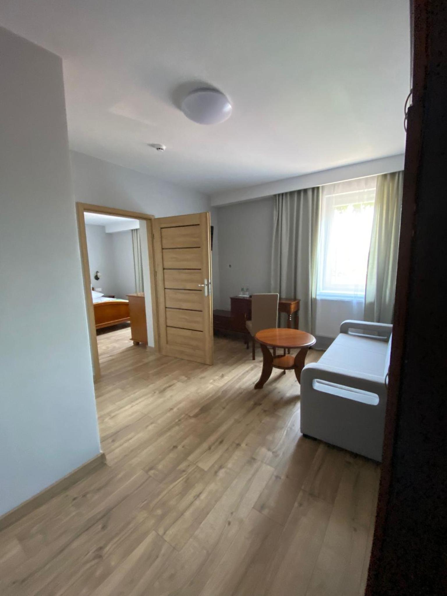 One-Bedroom Apartment - Photo 4