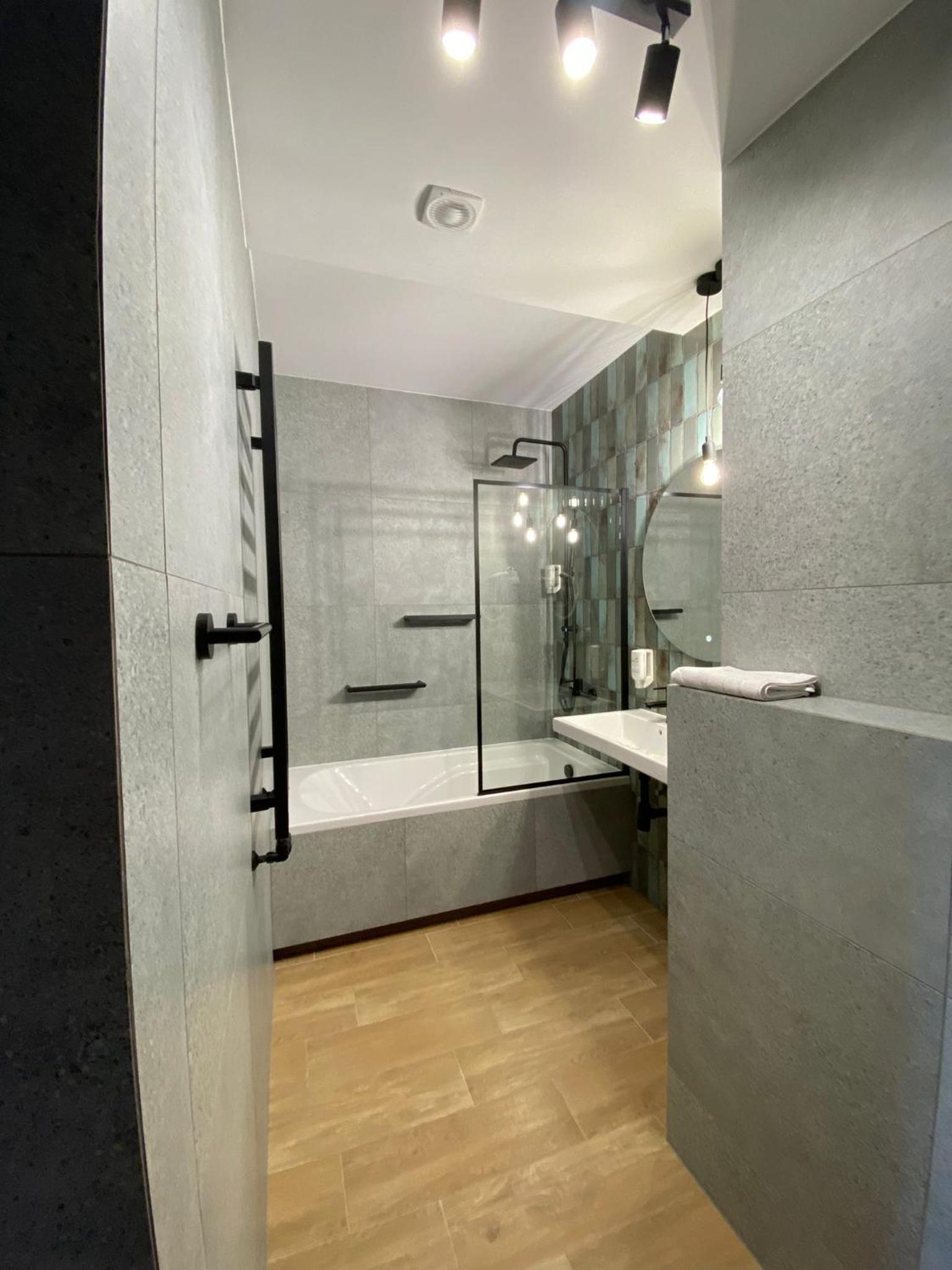 One-Bedroom Apartment - Photo 6