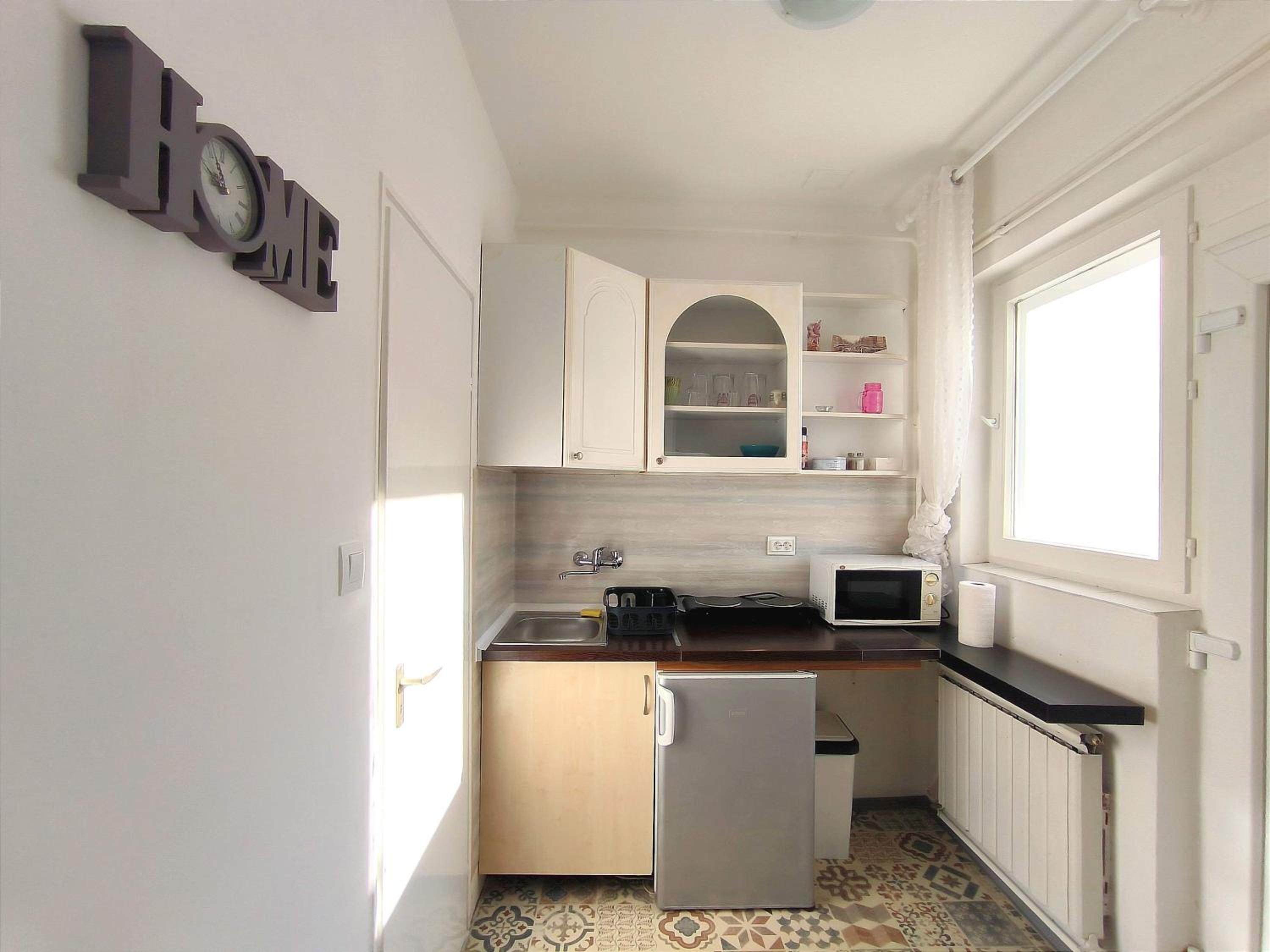 Apartment with Balcony - Photo 9