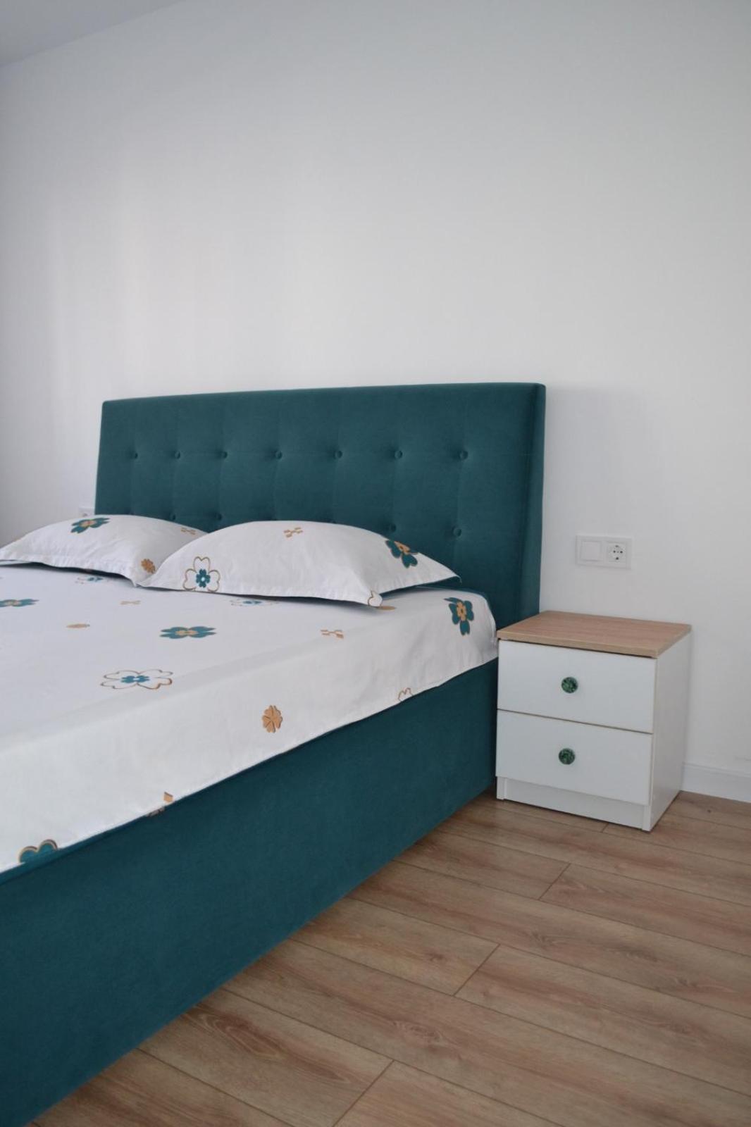 Two-Bedroom Apartment - Photo 2