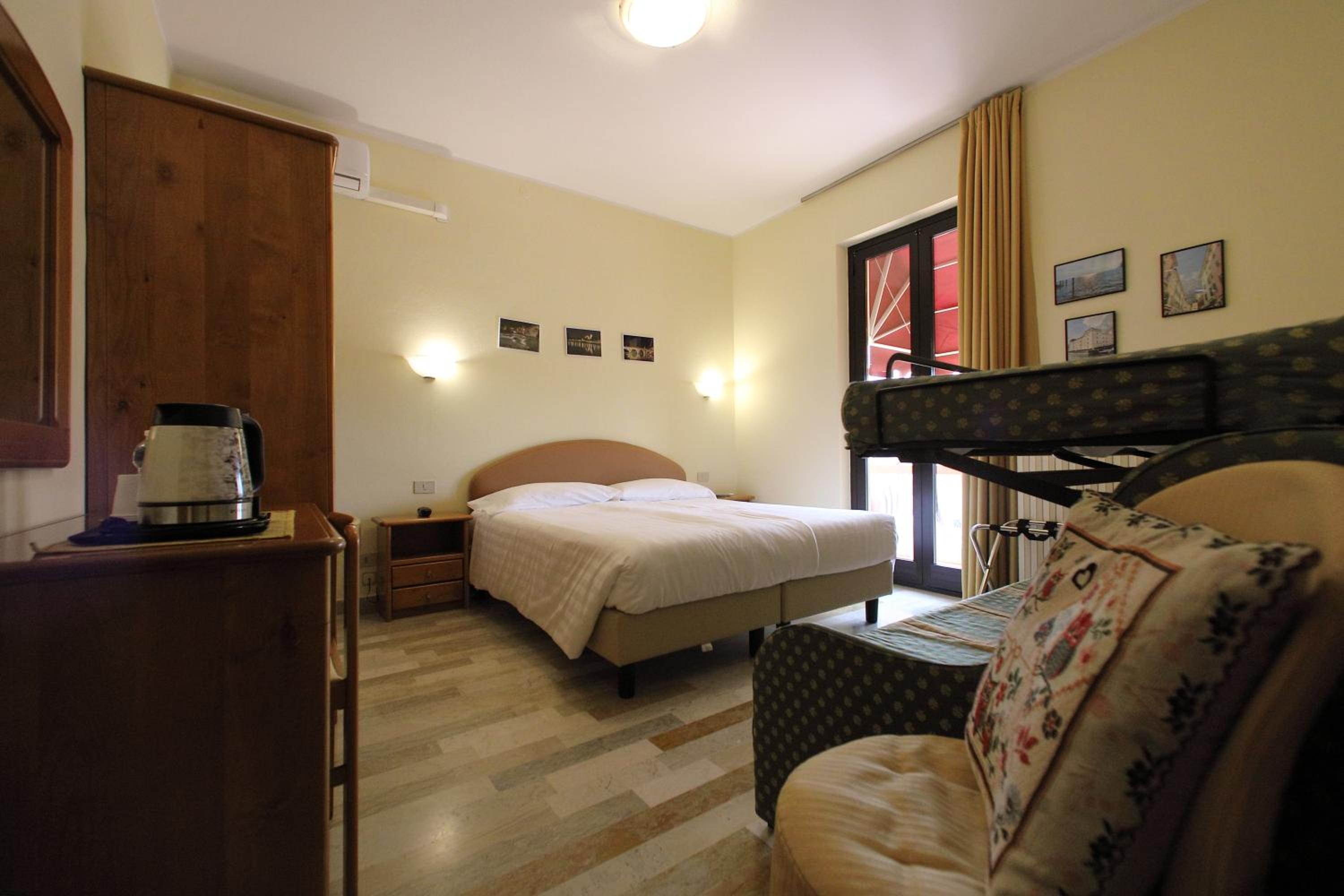 Classic Quadruple Room photo 3