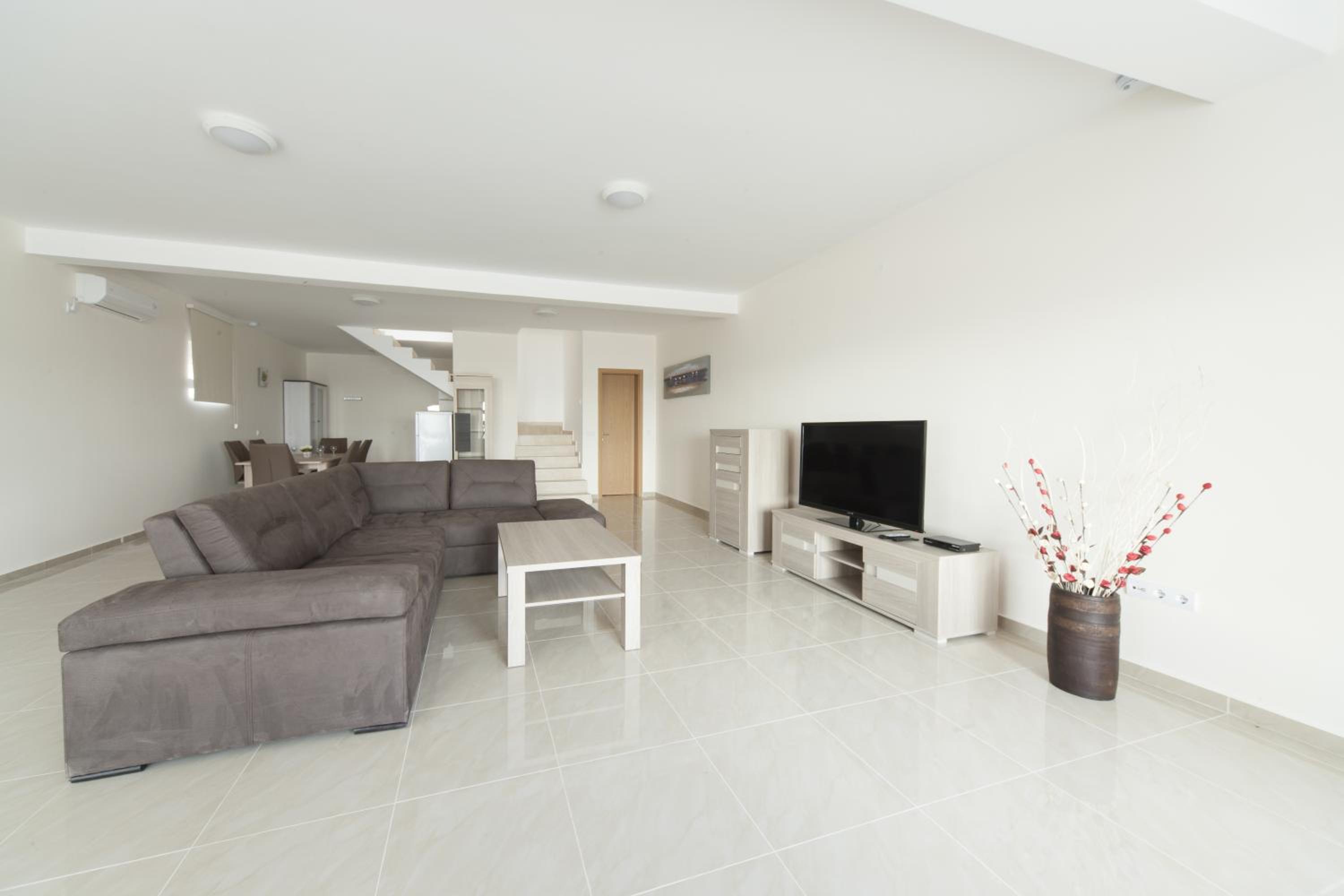 Digital Nomads Package - Deluxe Two-Bedroom Apartment with Terrace and Sea View