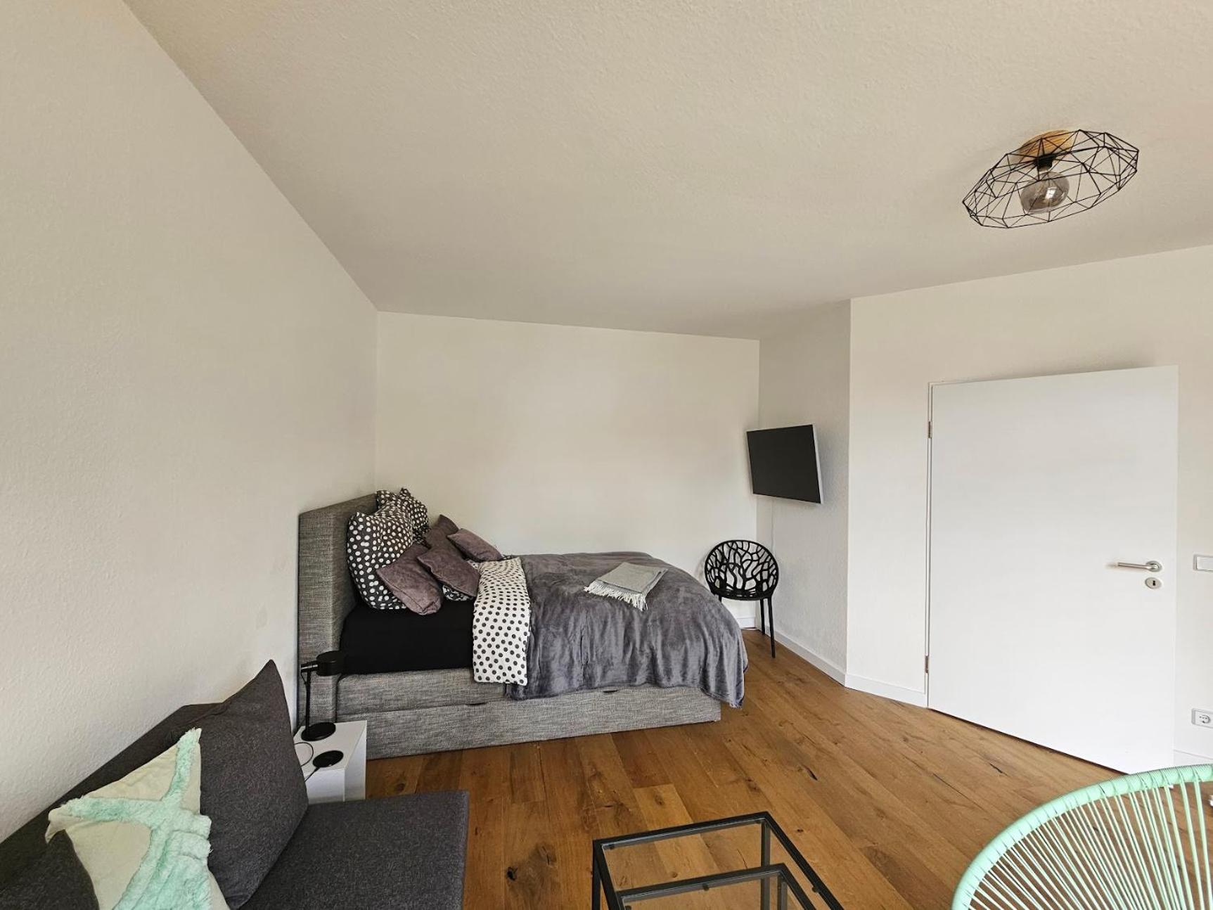 One-Bedroom Apartment photo 1