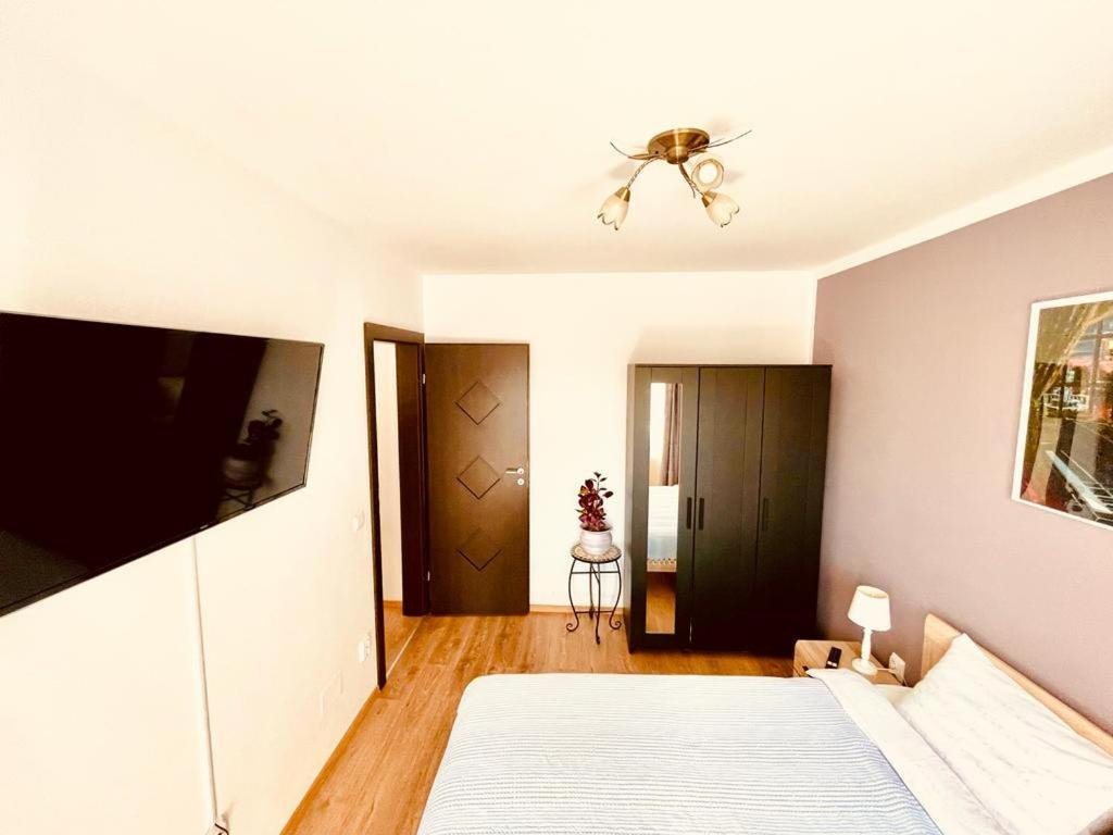 One-Bedroom Apartment - Photo 6