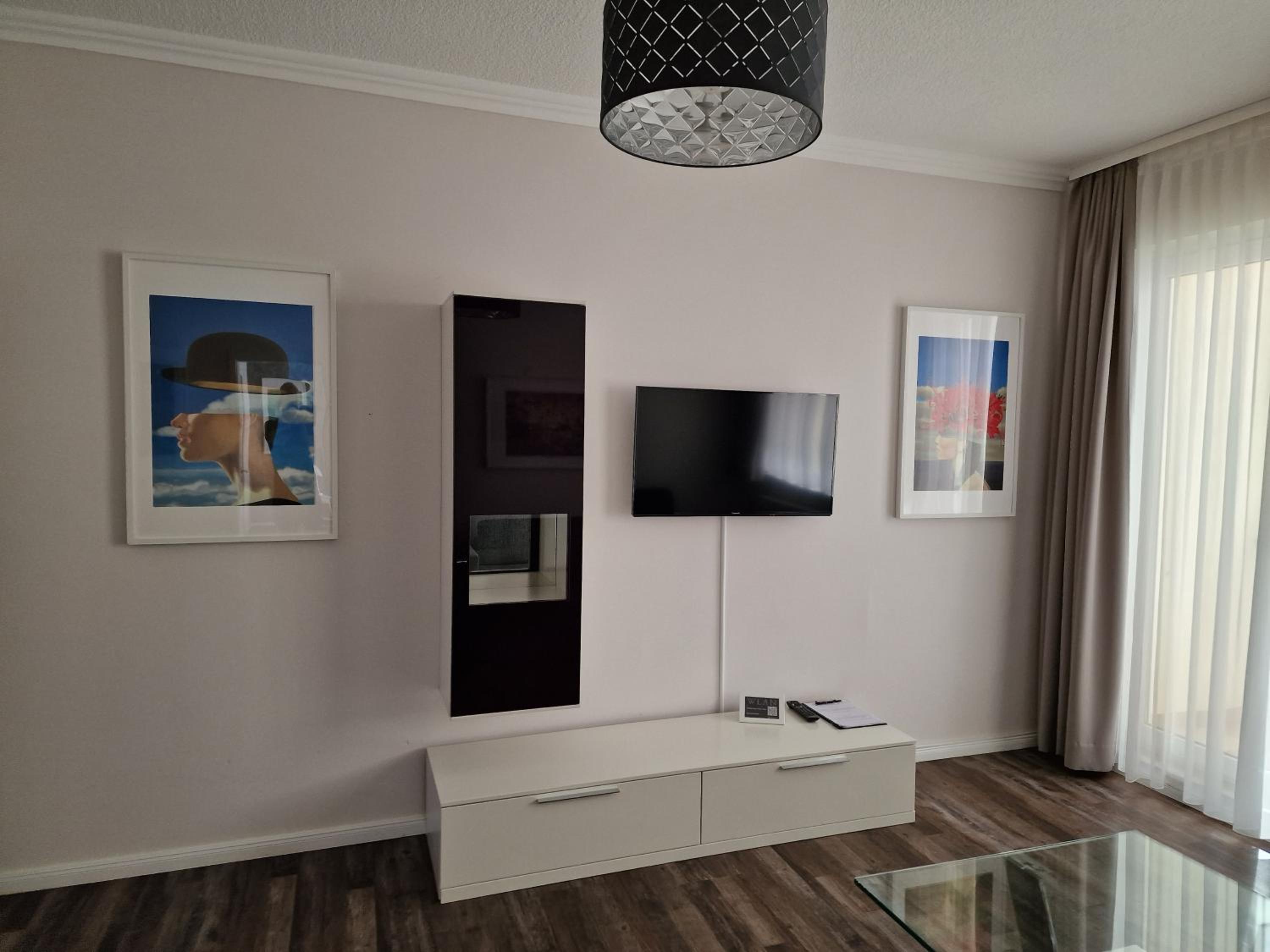 One-Bedroom Suite - Photo 1