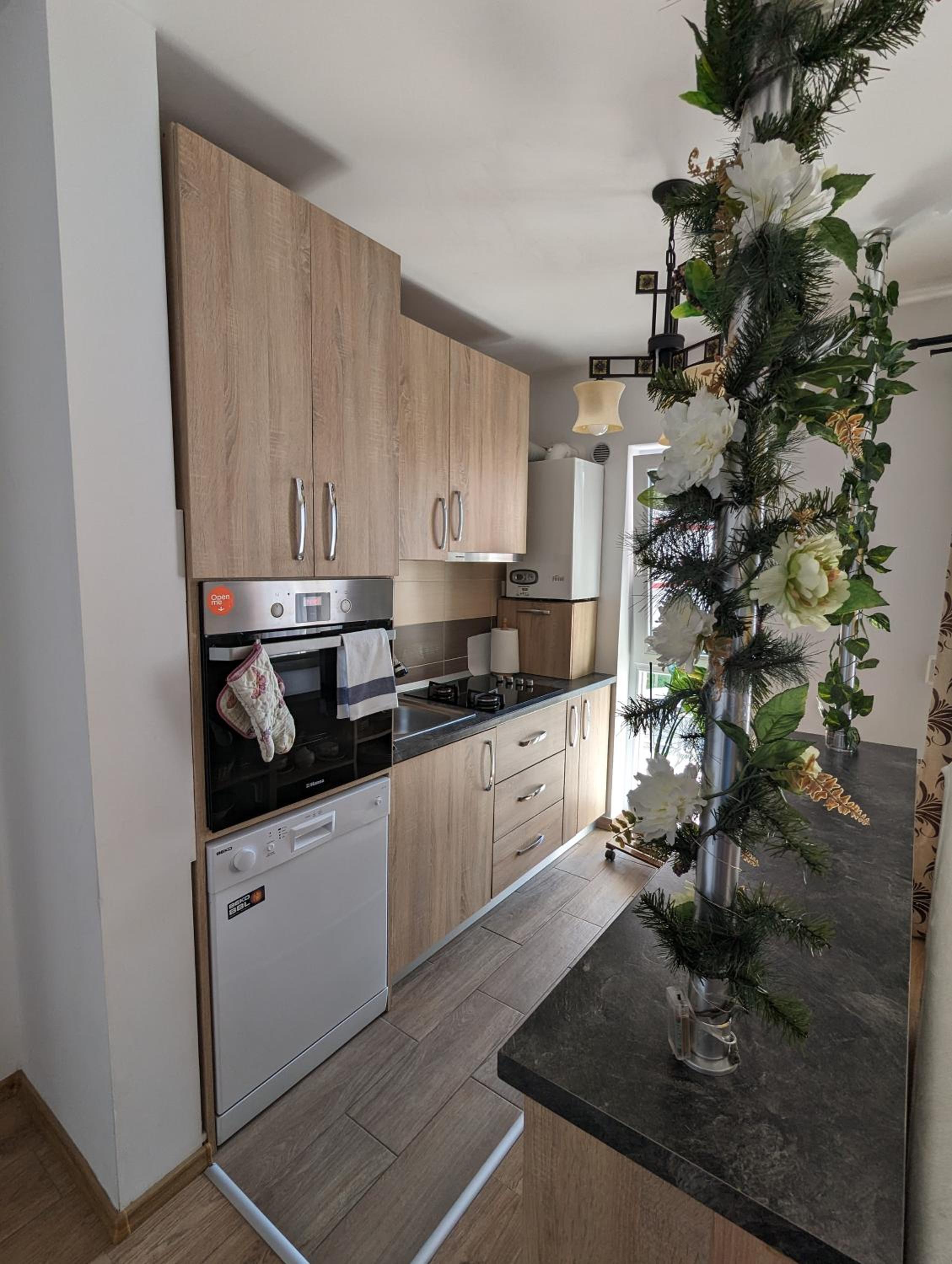 One-Bedroom Apartment - Photo 2