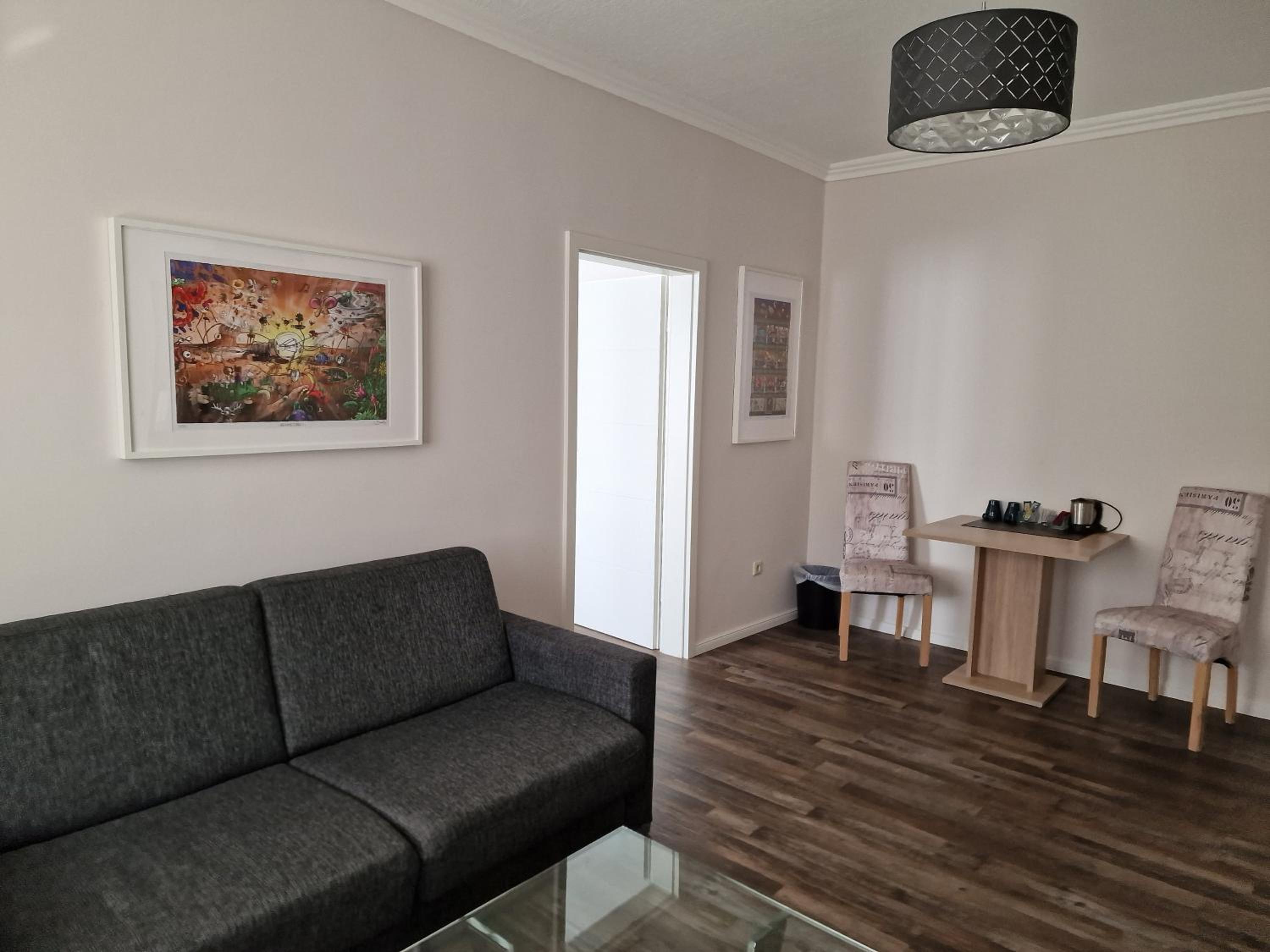 One-Bedroom Suite - Photo 2