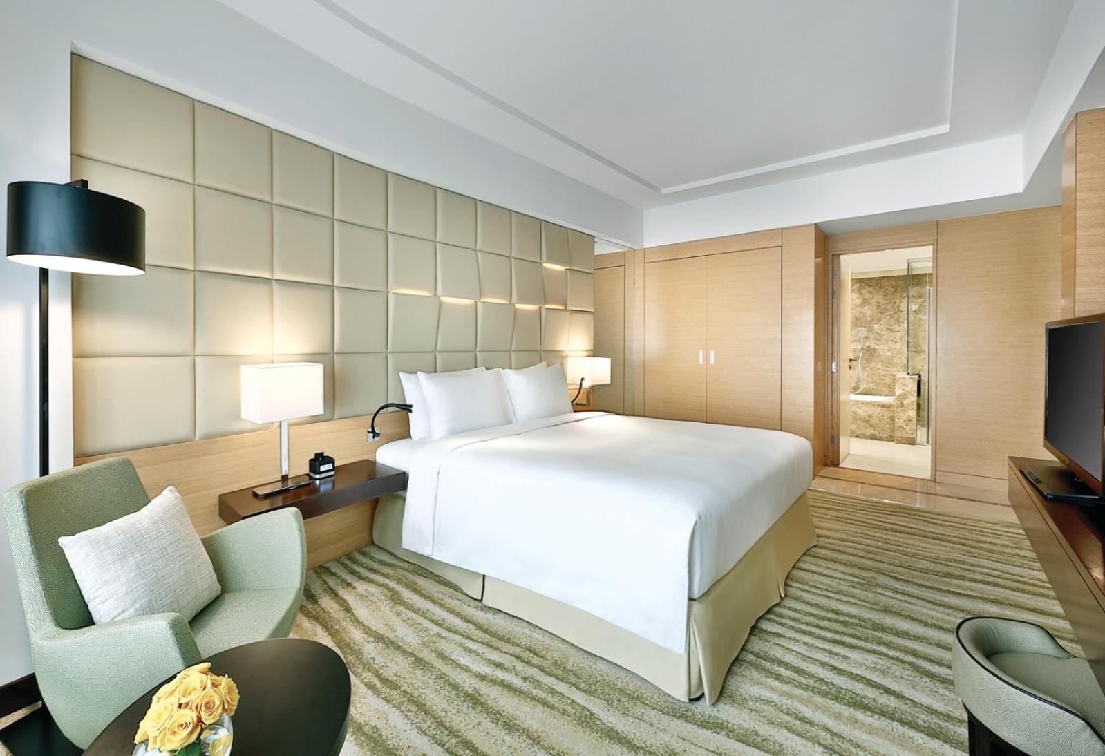 One-Bedroom Corner King Suite