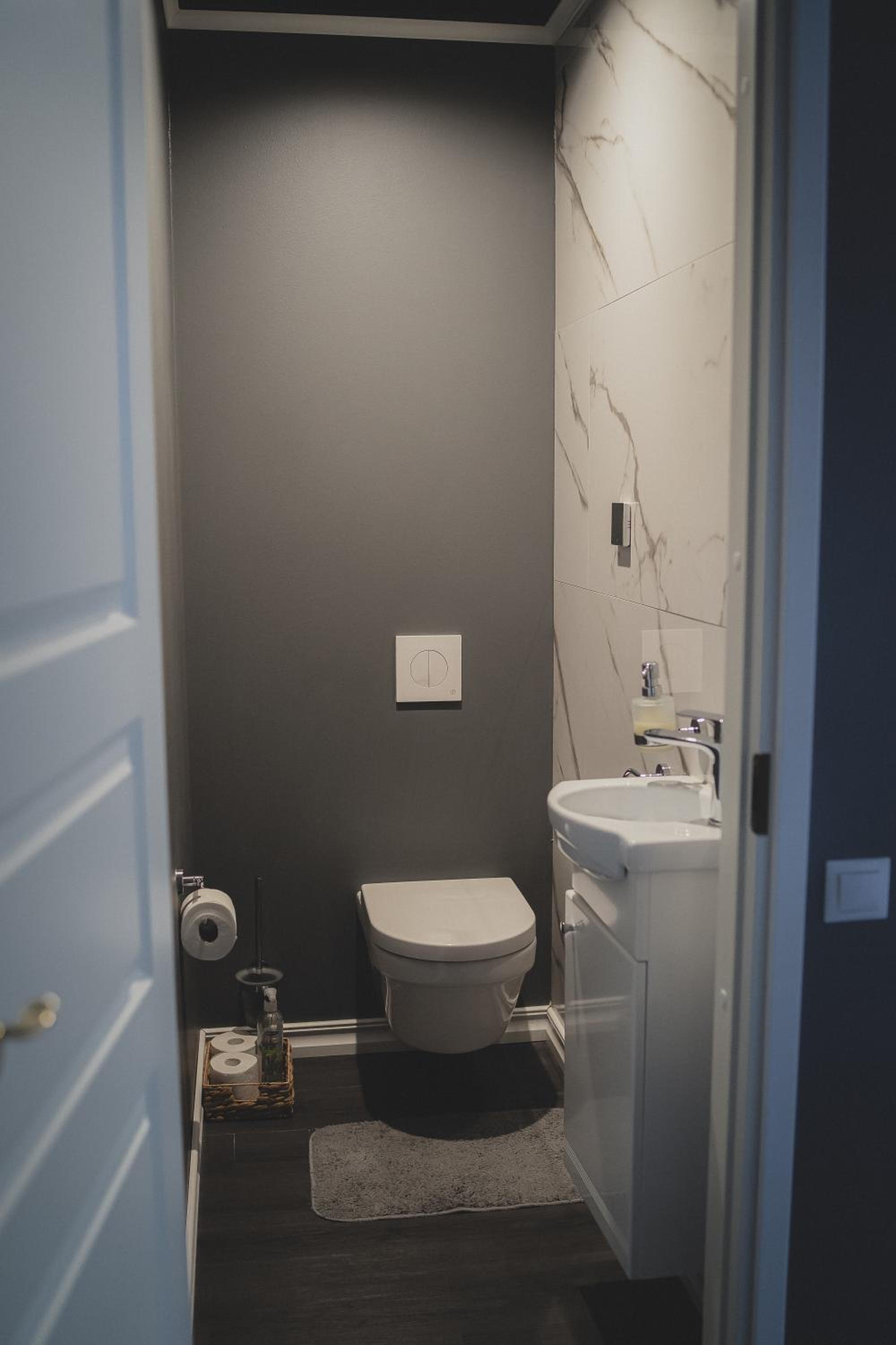 Two-Bedroom Apartment - Photo 20