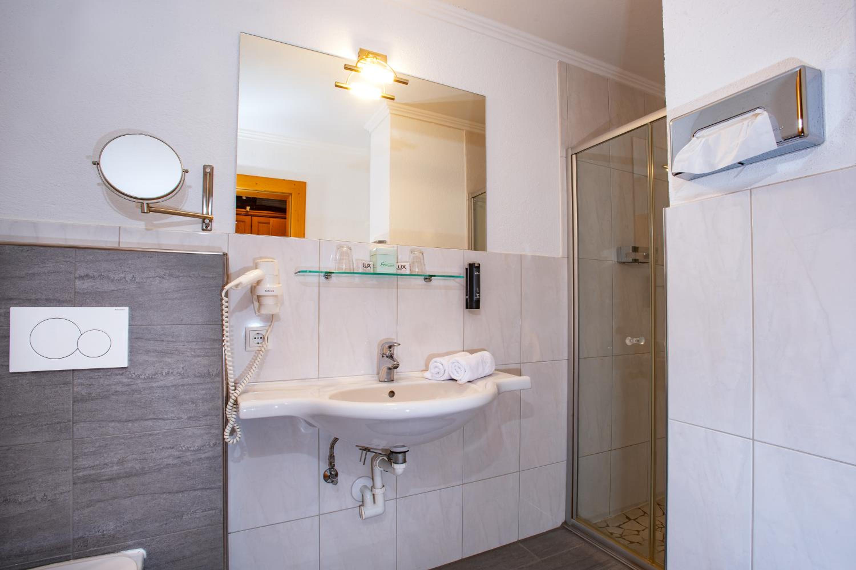 Comfort Double Room with Balcony - Photo 7