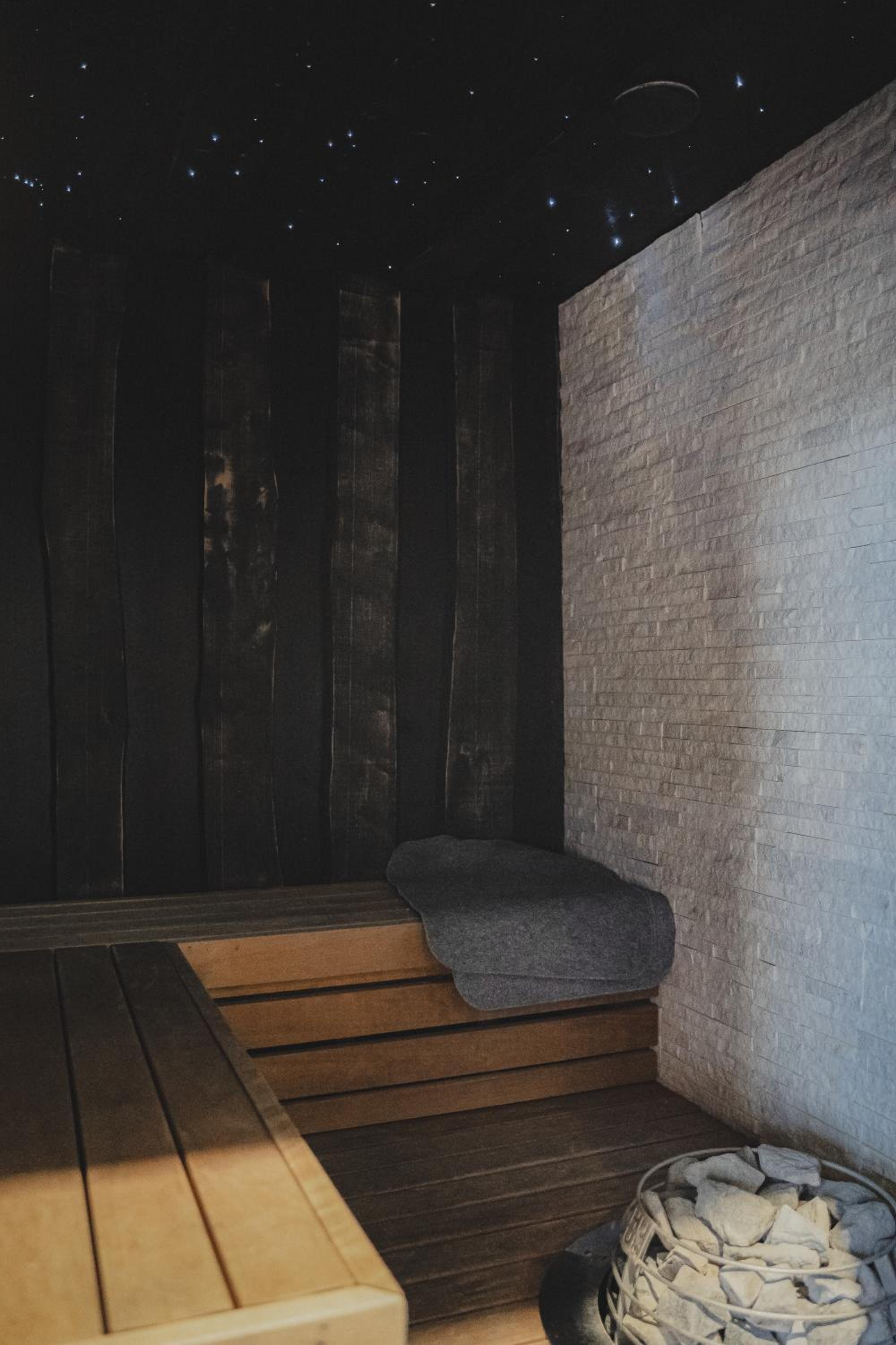 Two-Bedroom Apartment - Photo 9