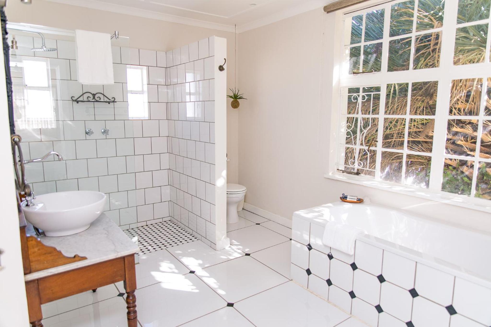 Family Room with Bathroom photo 2