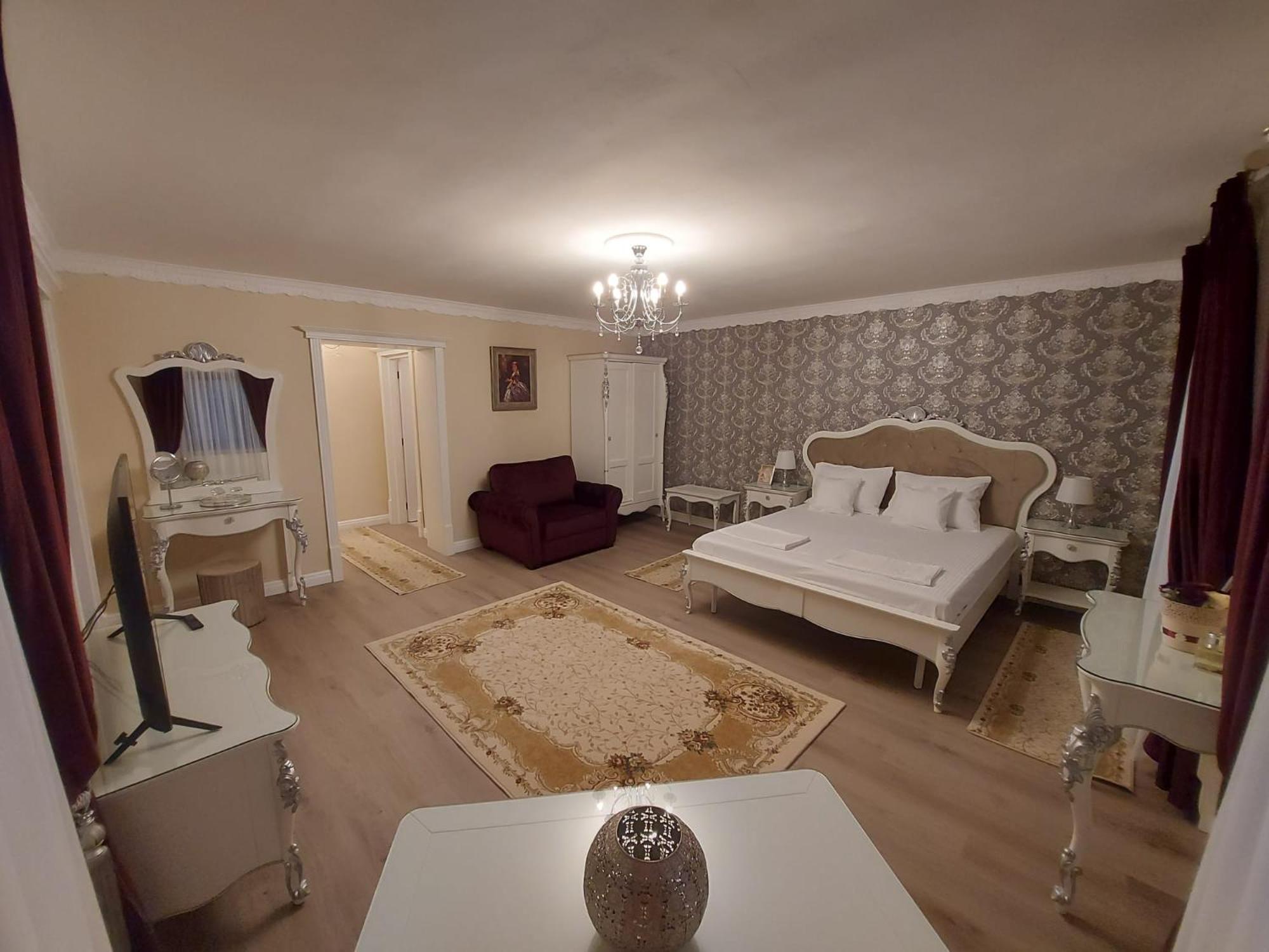 Deluxe Double Room with Extra Bed photo 1