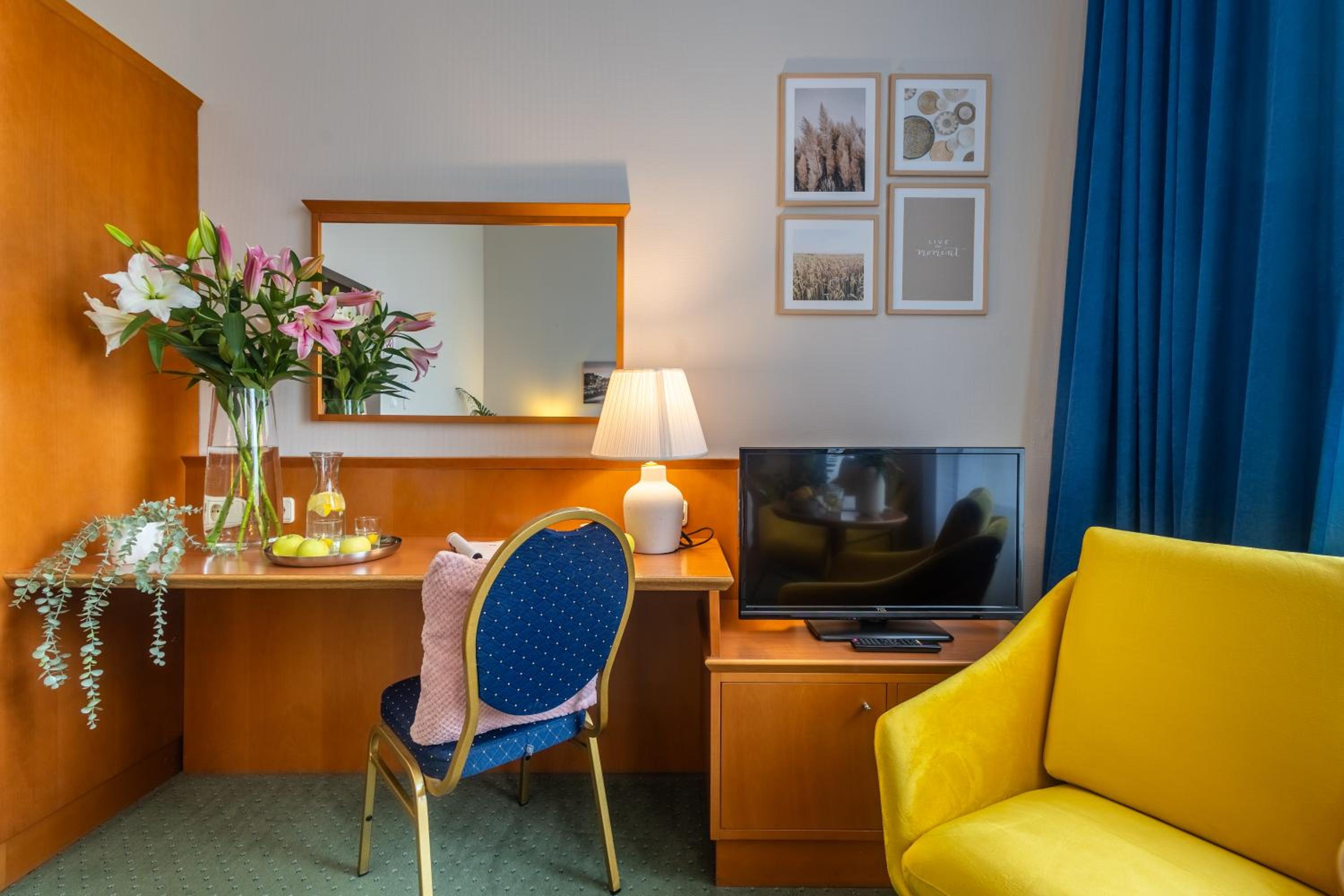 Budget Double Room - Photo 4