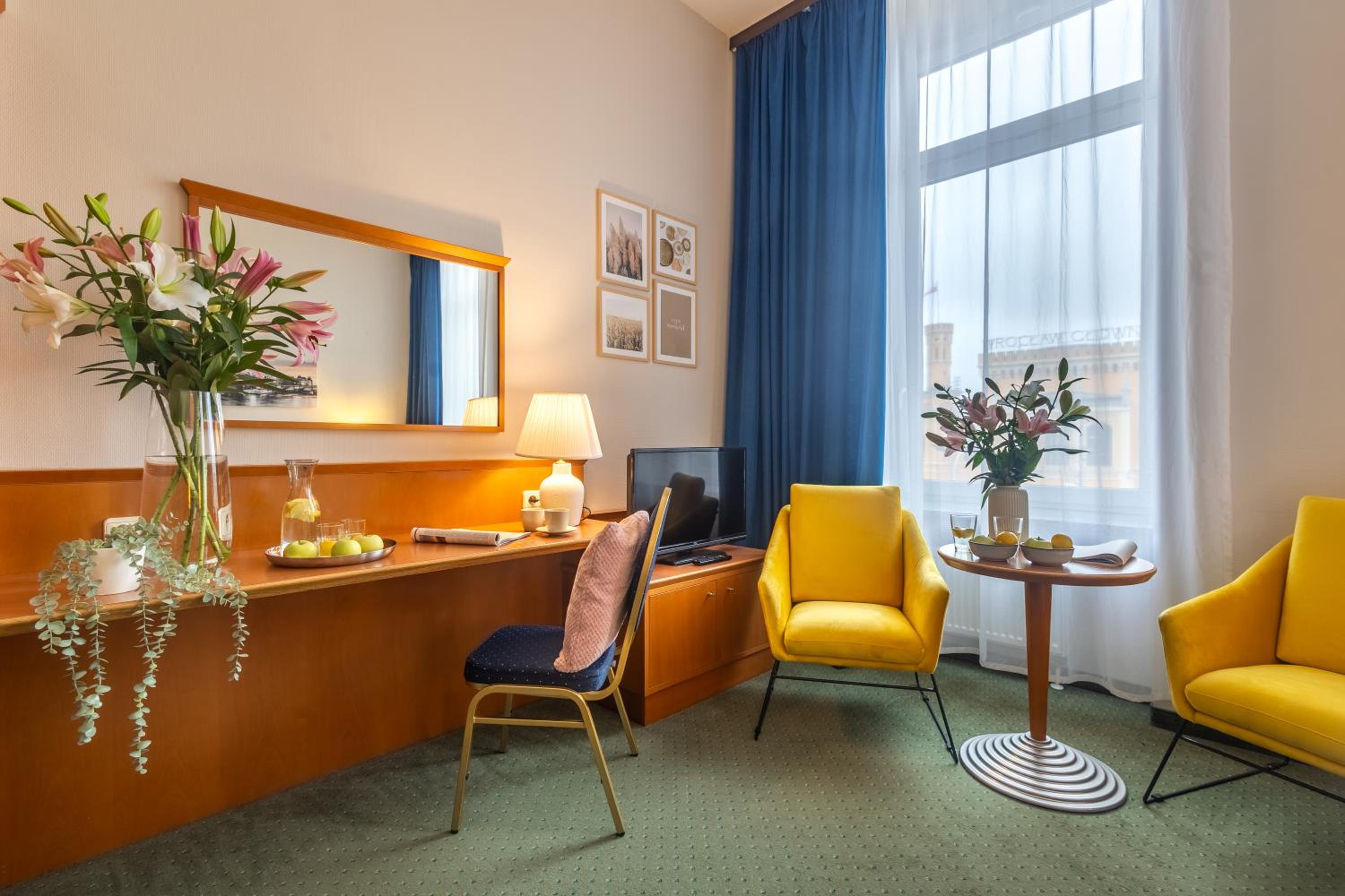Standard Twin Room - Photo 7