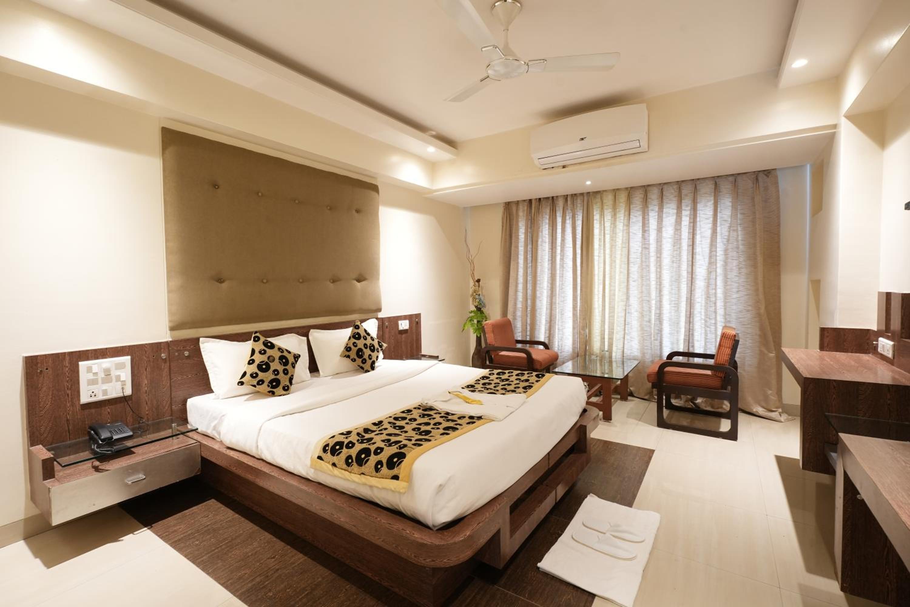 Deluxe King Room