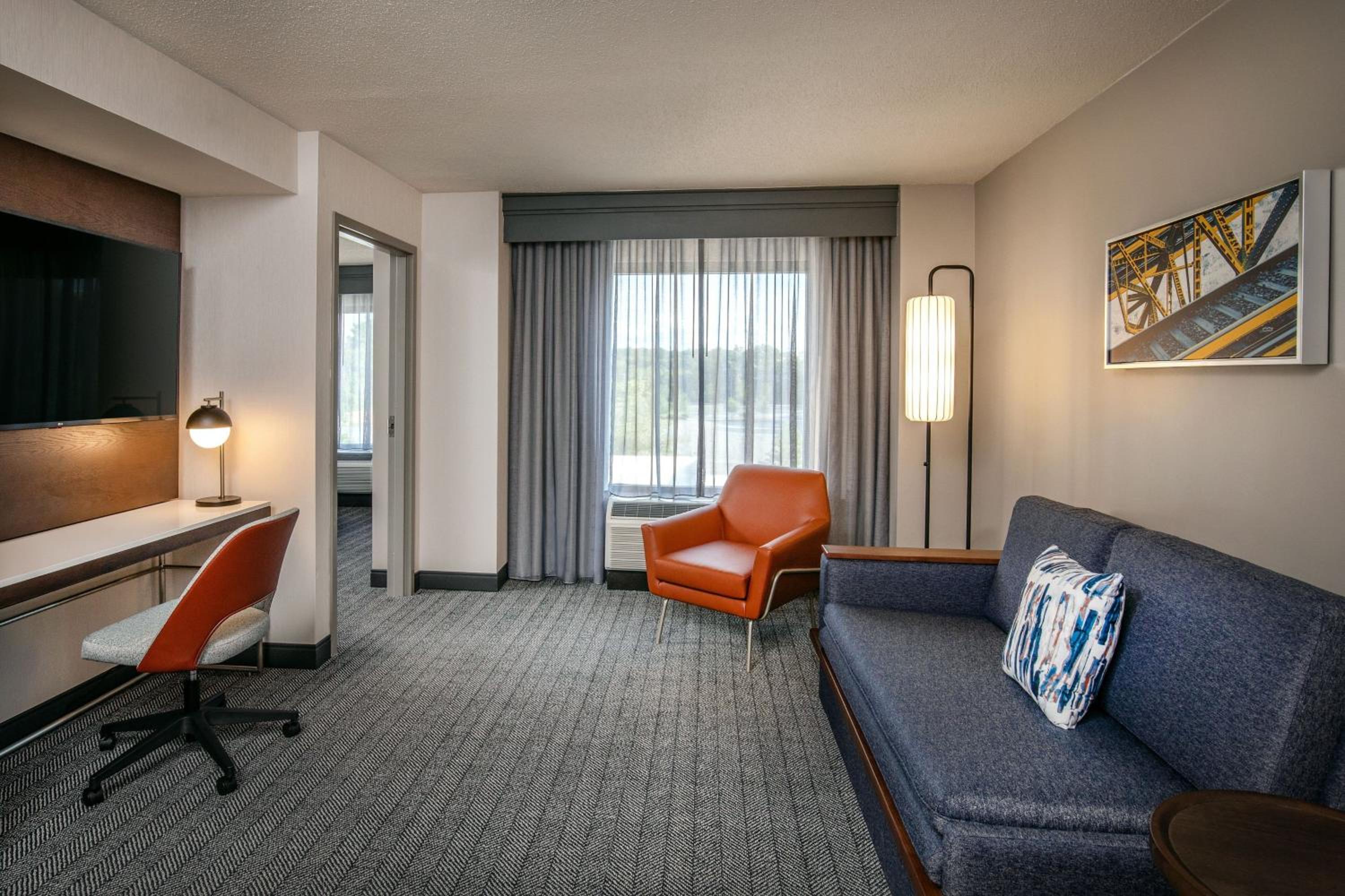One-Bedroom King Suite with Sofa Bed - Photo 4