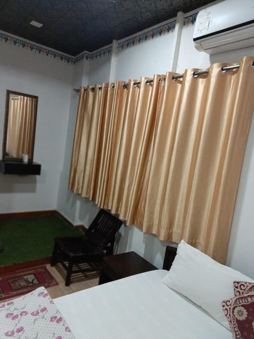 Double Room with Private Bathroom - Photo 13