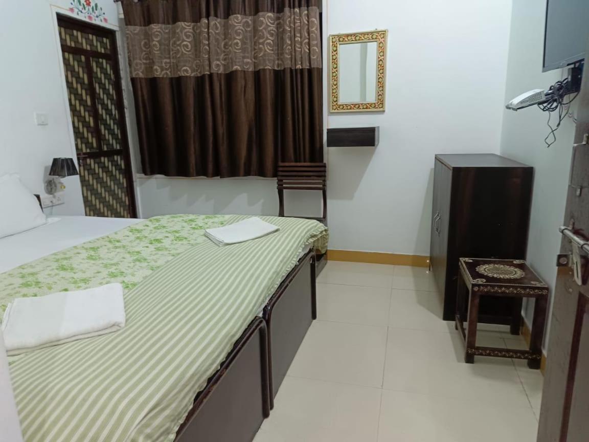 Deluxe Double Room (2 Adults + 1 Child) - Photo 5
