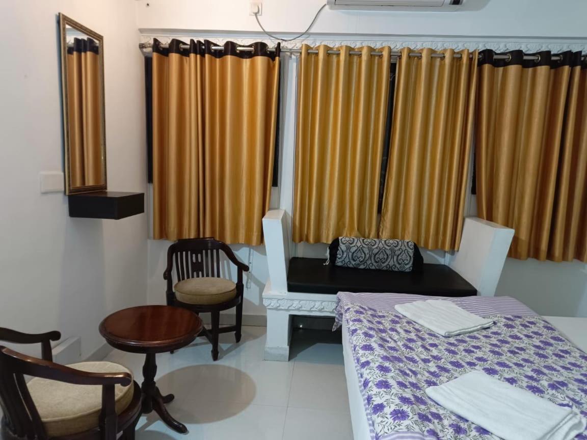 Family Room - Photo 2