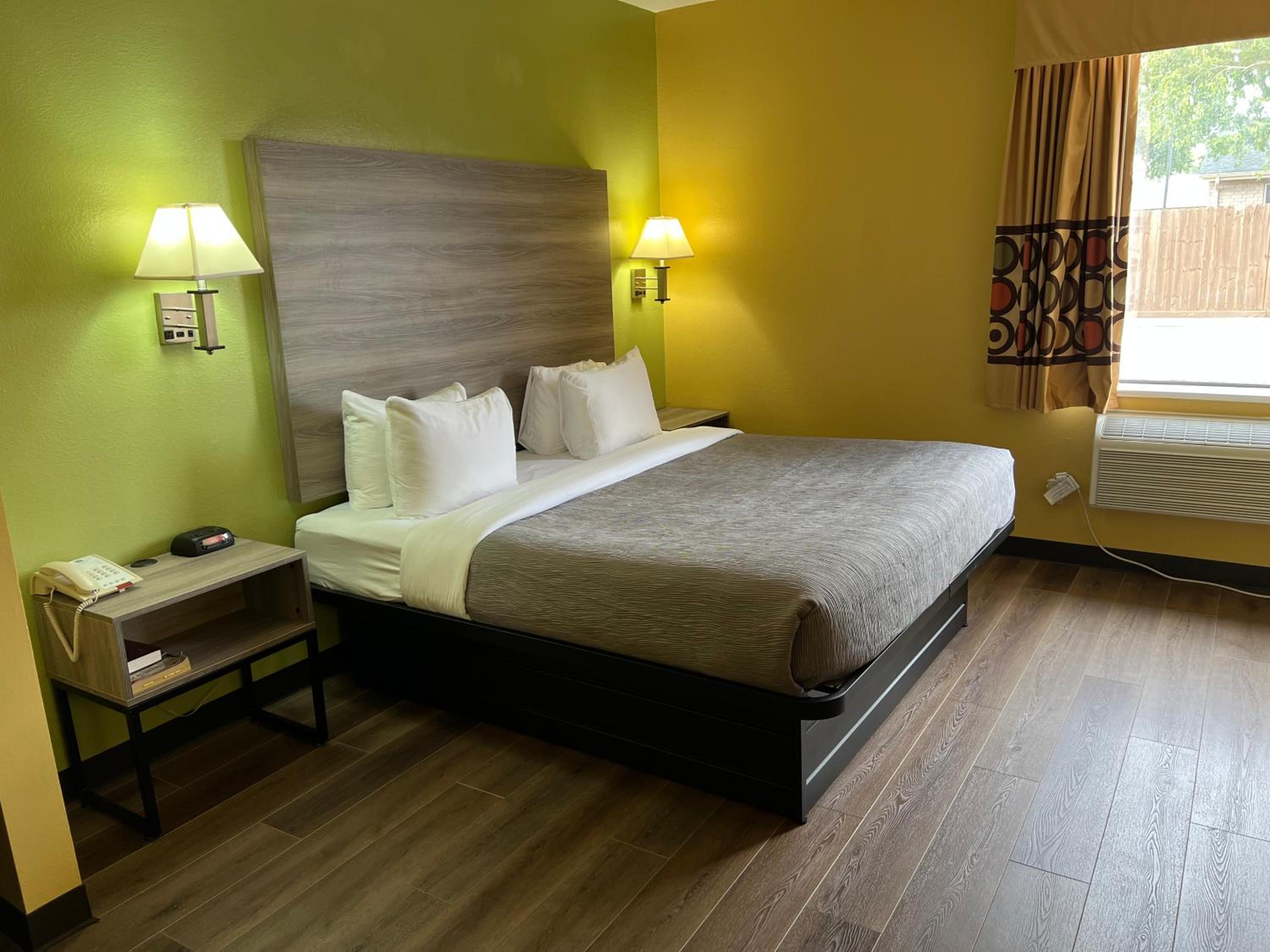 King Room with Sofa - Disability Access/Non Smoking - Photo 2