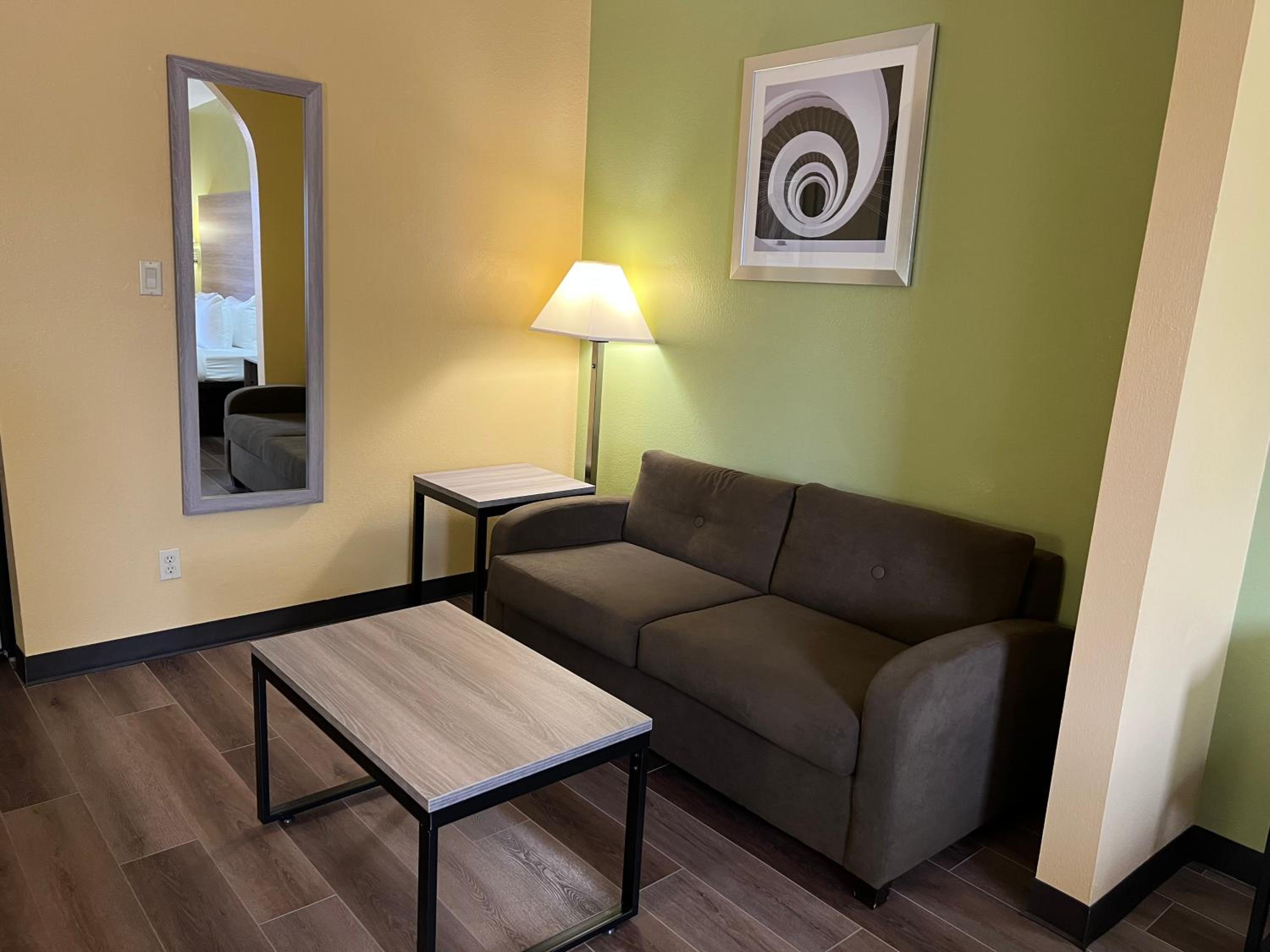 King Room with Sofa - Disability Access/Non Smoking - Photo 1