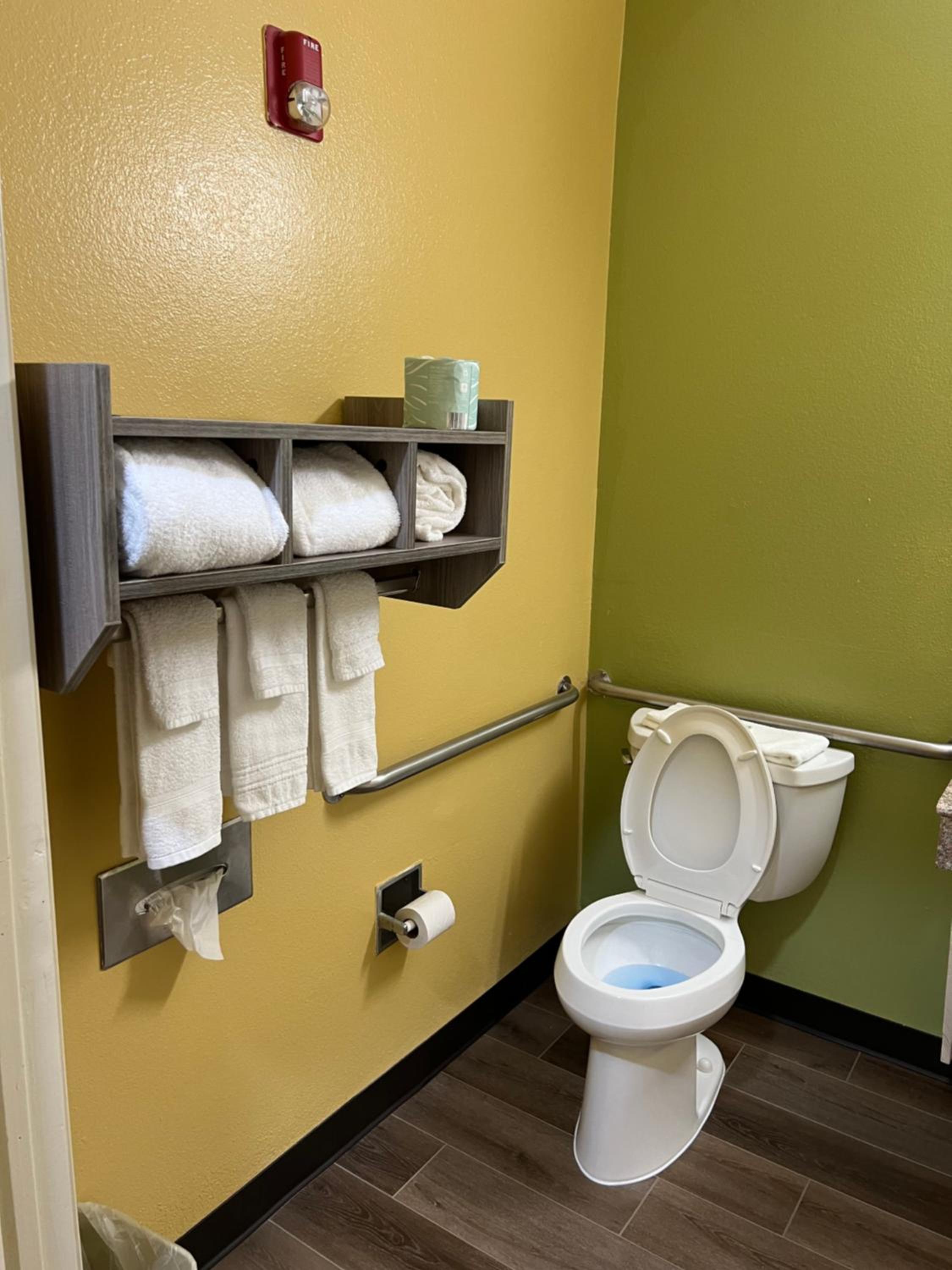 King Room with Sofa - Disability Access/Non Smoking - Photo 4