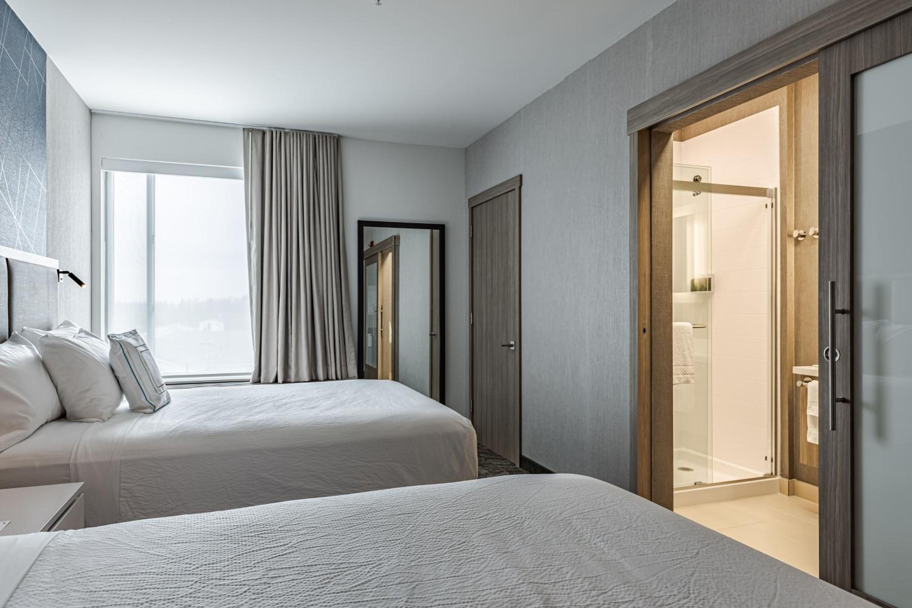 Queen Suite with Two Queen Beds and Trundle Bed - Photo 7