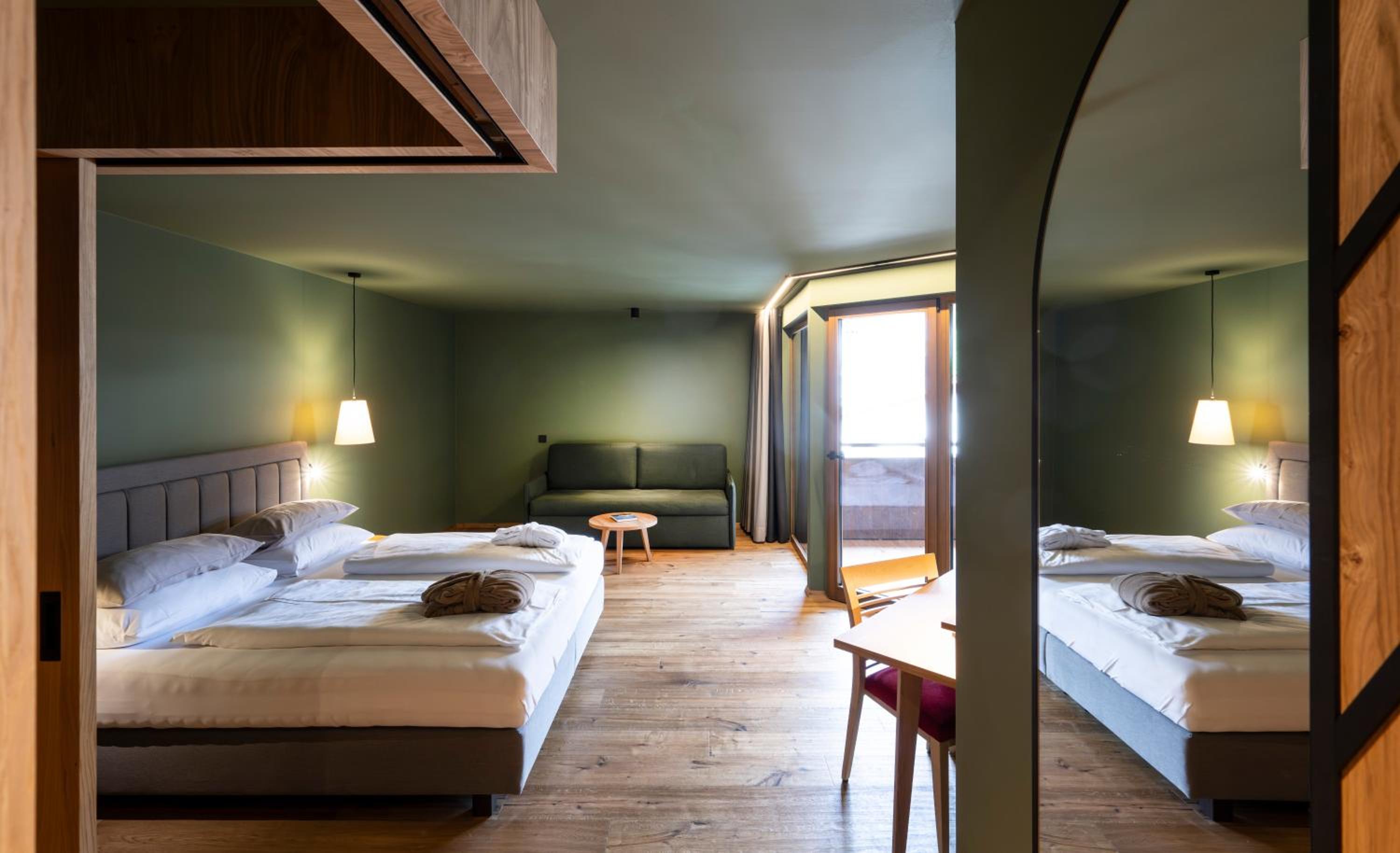 Suite with Balcony - Photo 2