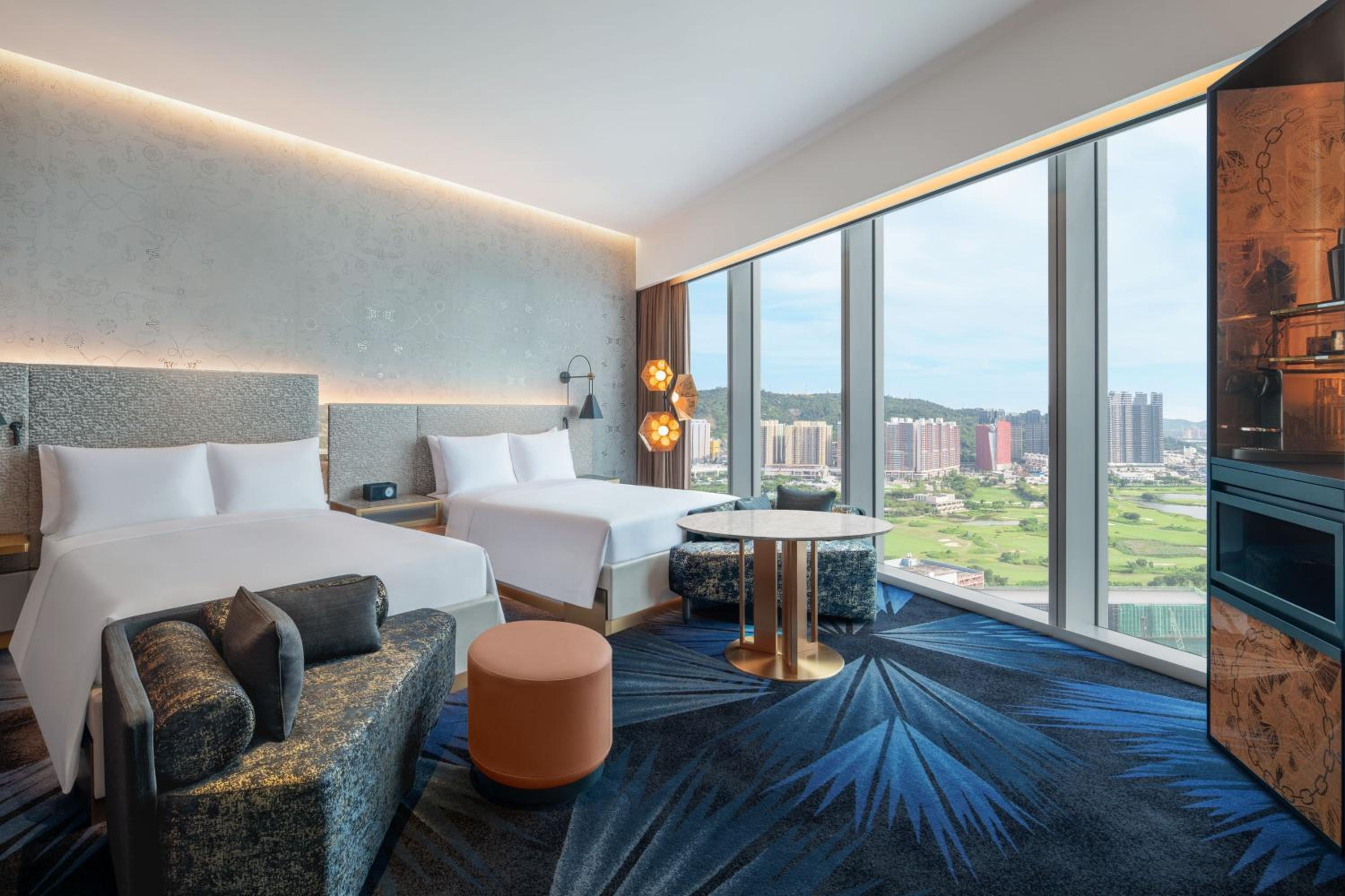 Double Room with Two Double Beds and City View - Photo 2