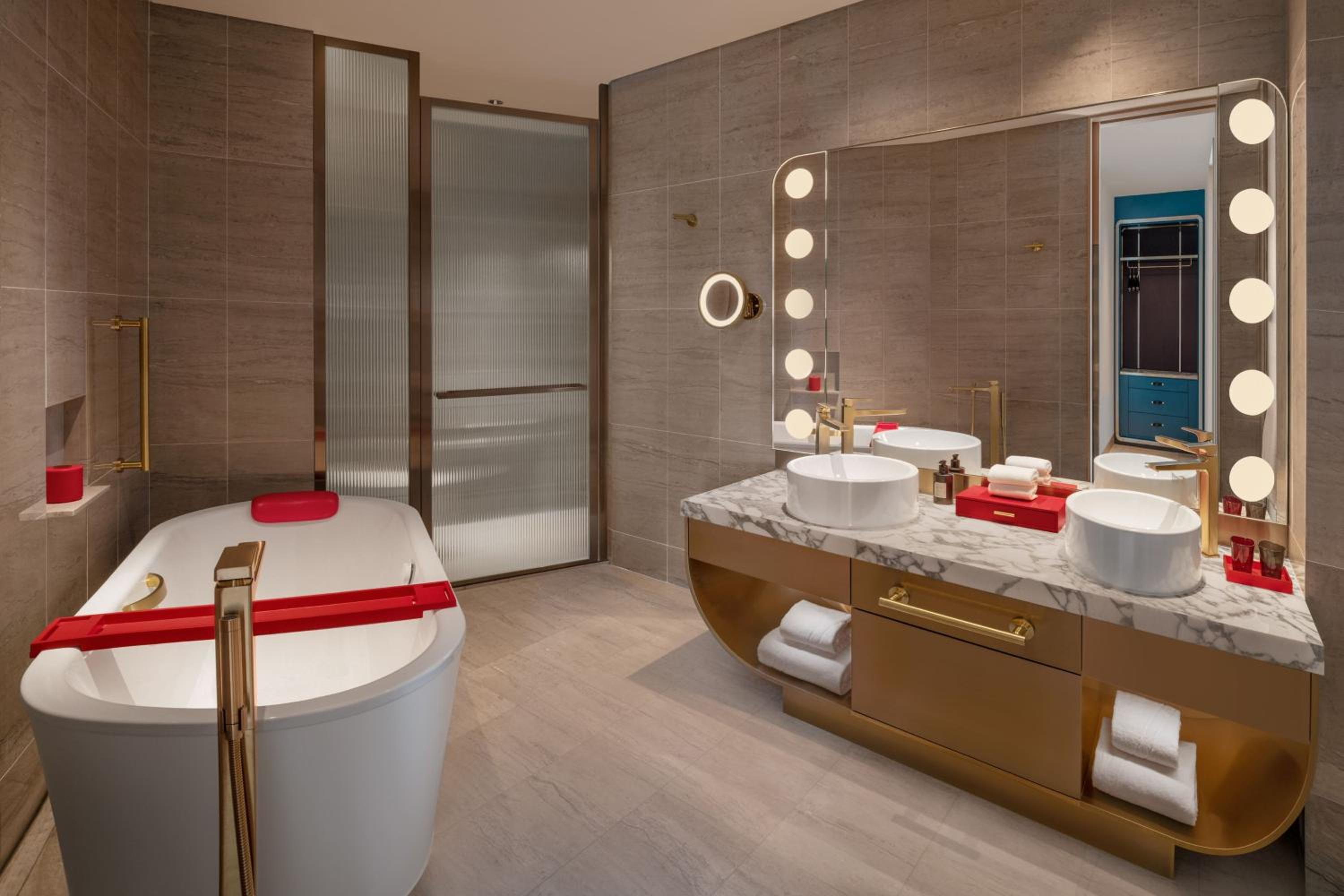 King Suite - Photo 8