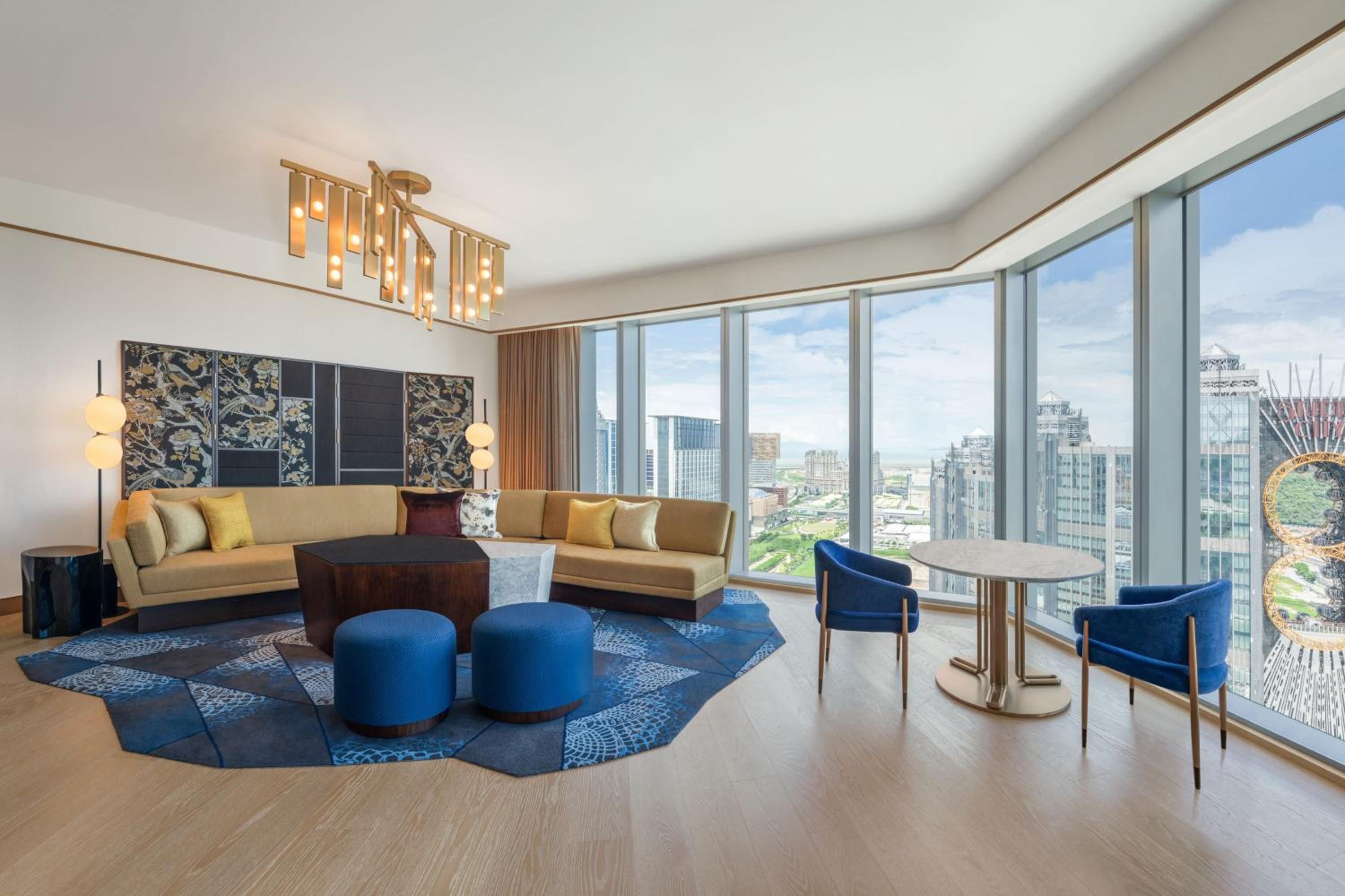 King Suite - Photo 2