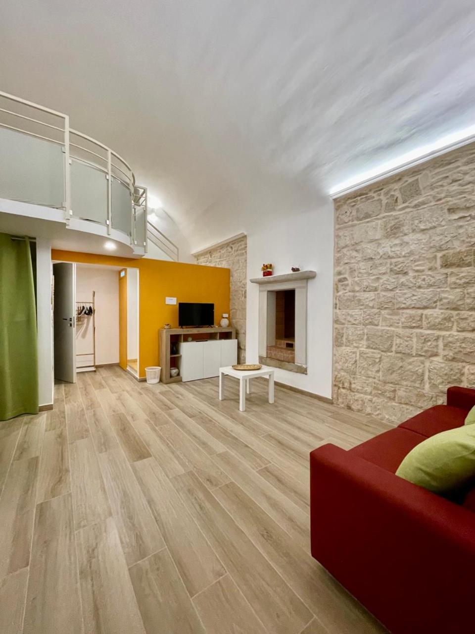One-Bedroom House photo 1
