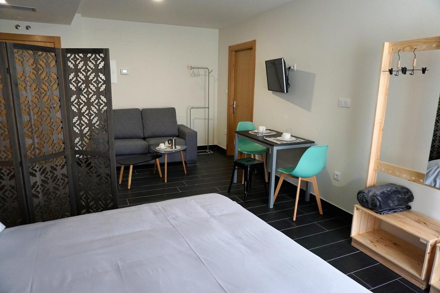 Apartment with Shower - Photo 2