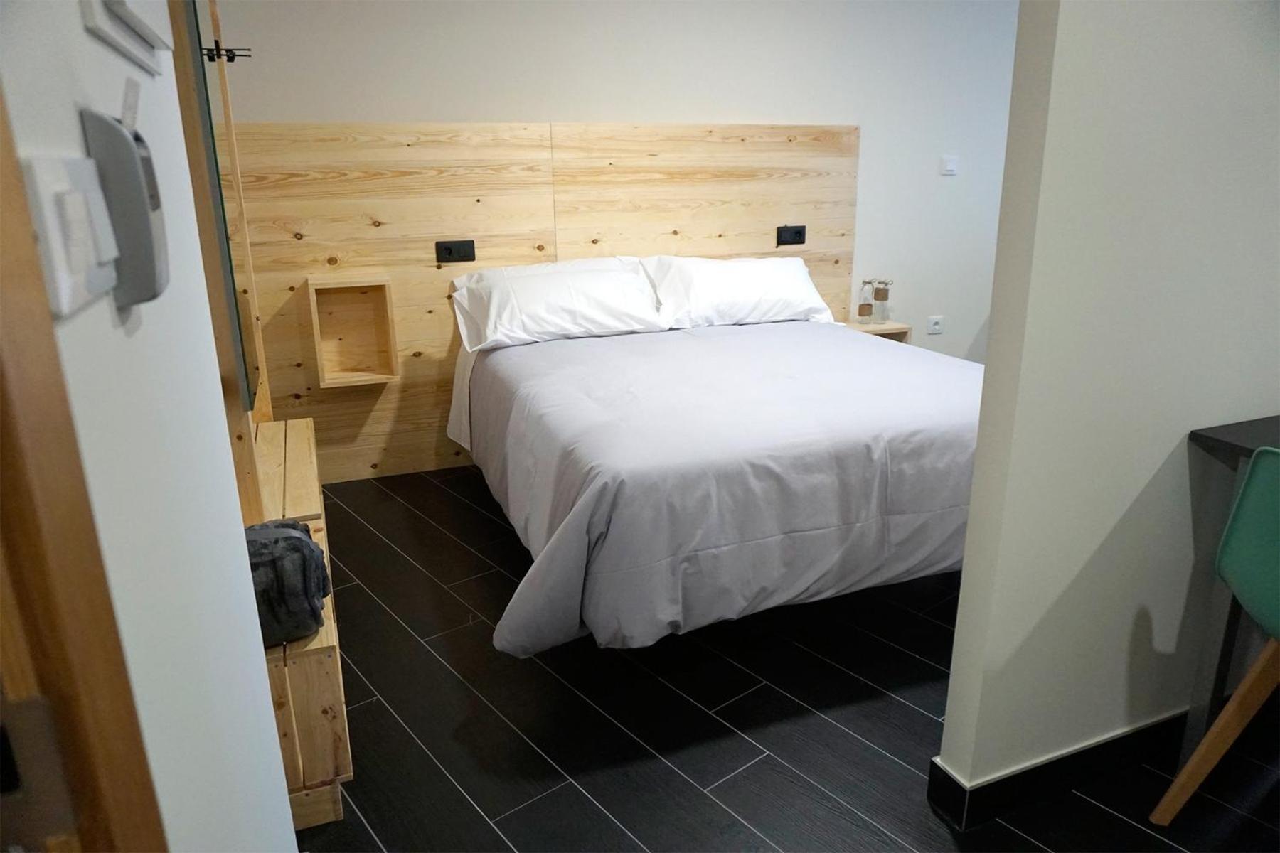 One-Bedroom Loft Apartment with Balcony - Photo 2