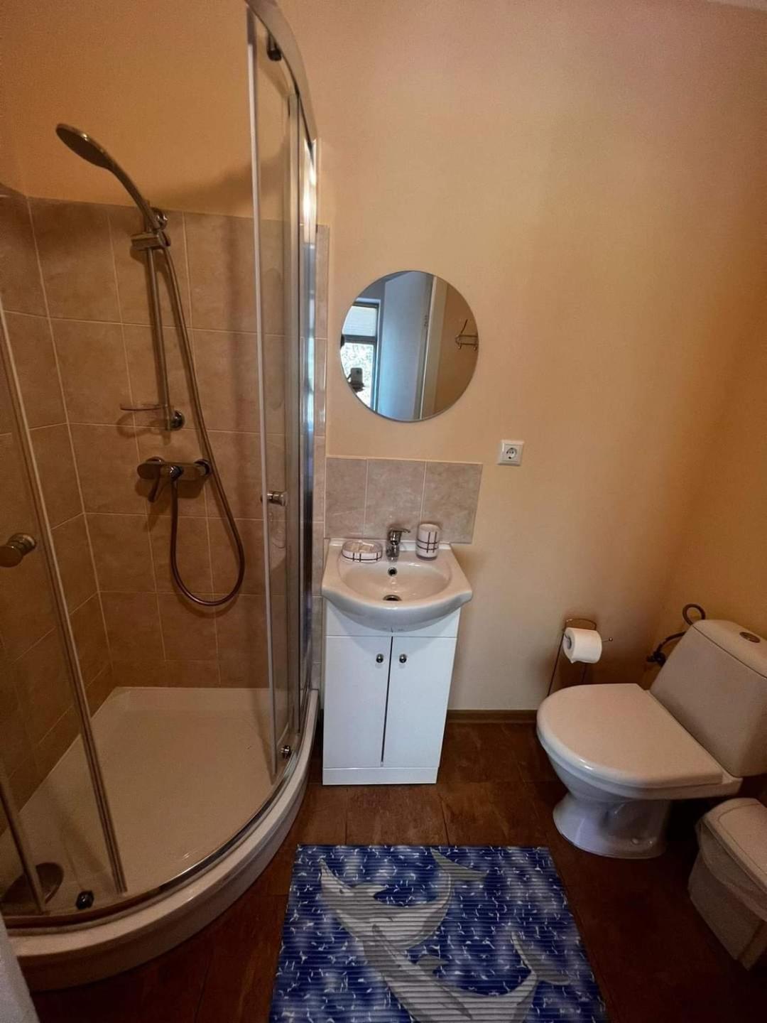 Family Room with Private Bathroom - Photo 3