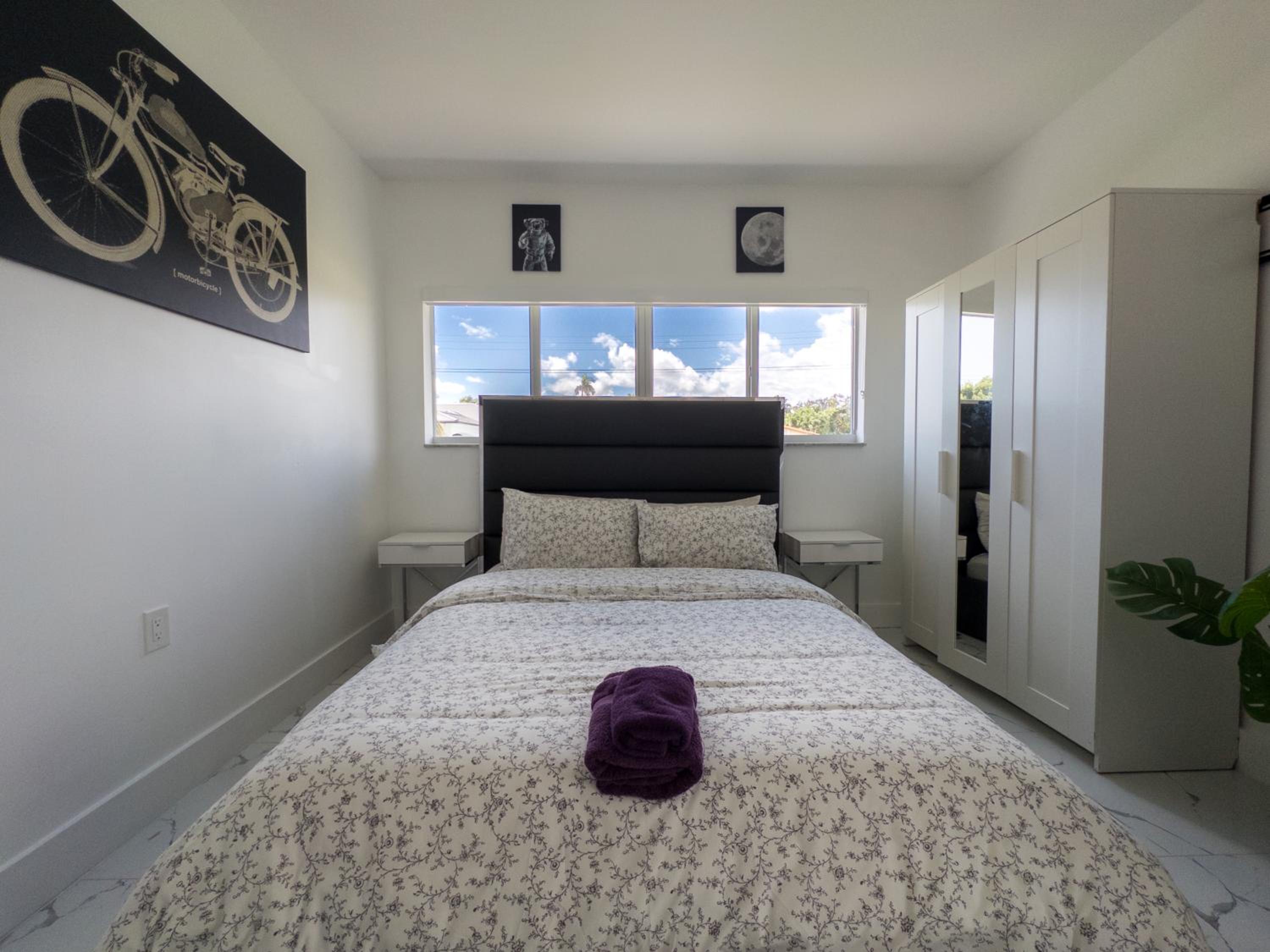 One-Bedroom Apartment photo 1