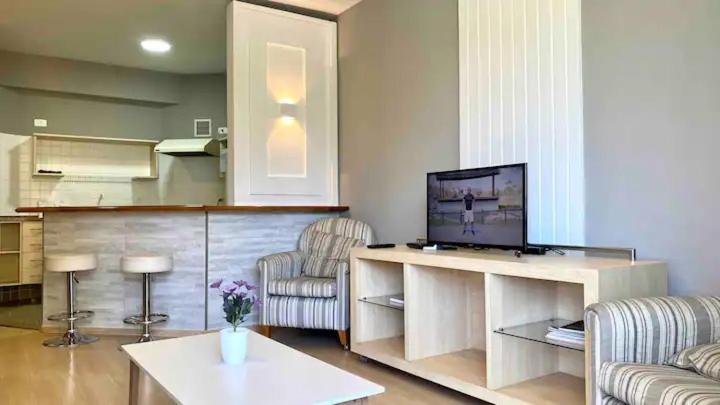 Apartment with Balcony - Photo 4